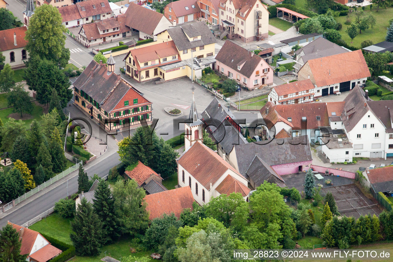 Dorf - Ansicht in Dalhunden in Grand Est im Bundesland Bas-Rhin, Frankreich von oben