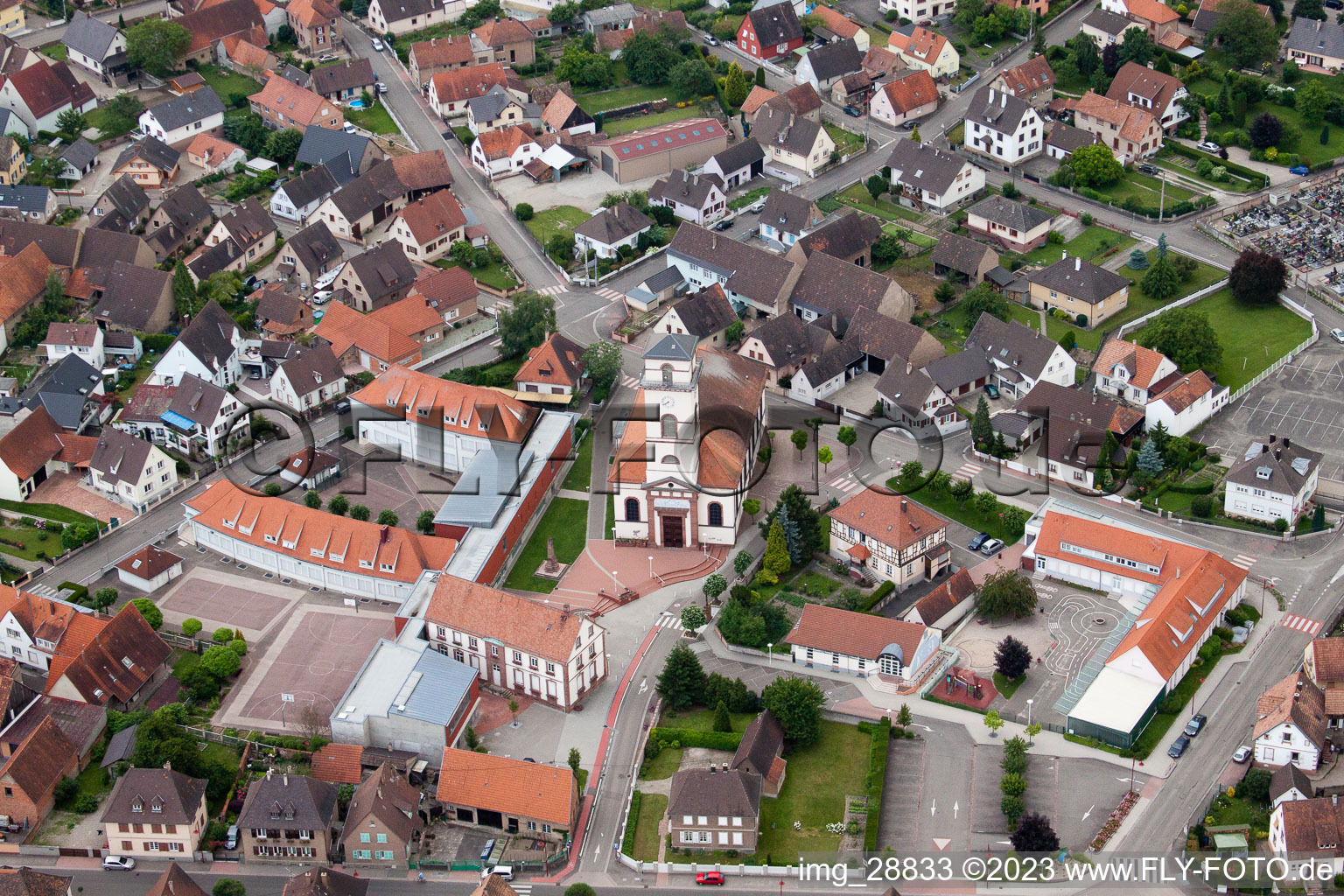 Schrägluftbild von Drusenheim im Bundesland Bas-Rhin, Frankreich