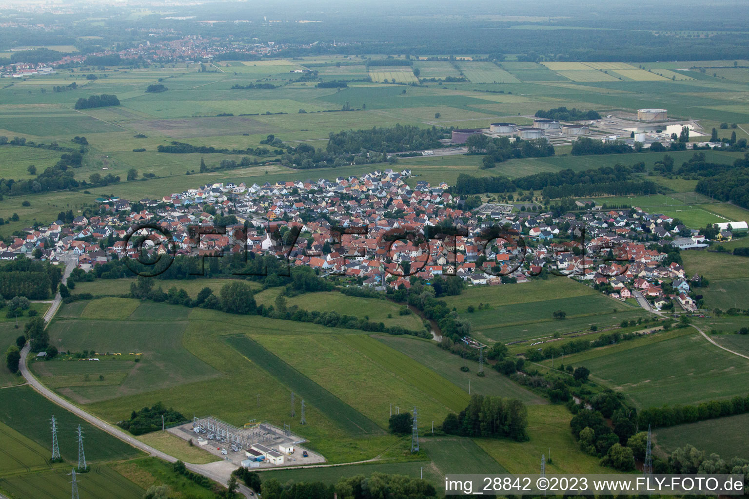 Schrägluftbild von Rohrwiller im Bundesland Bas-Rhin, Frankreich