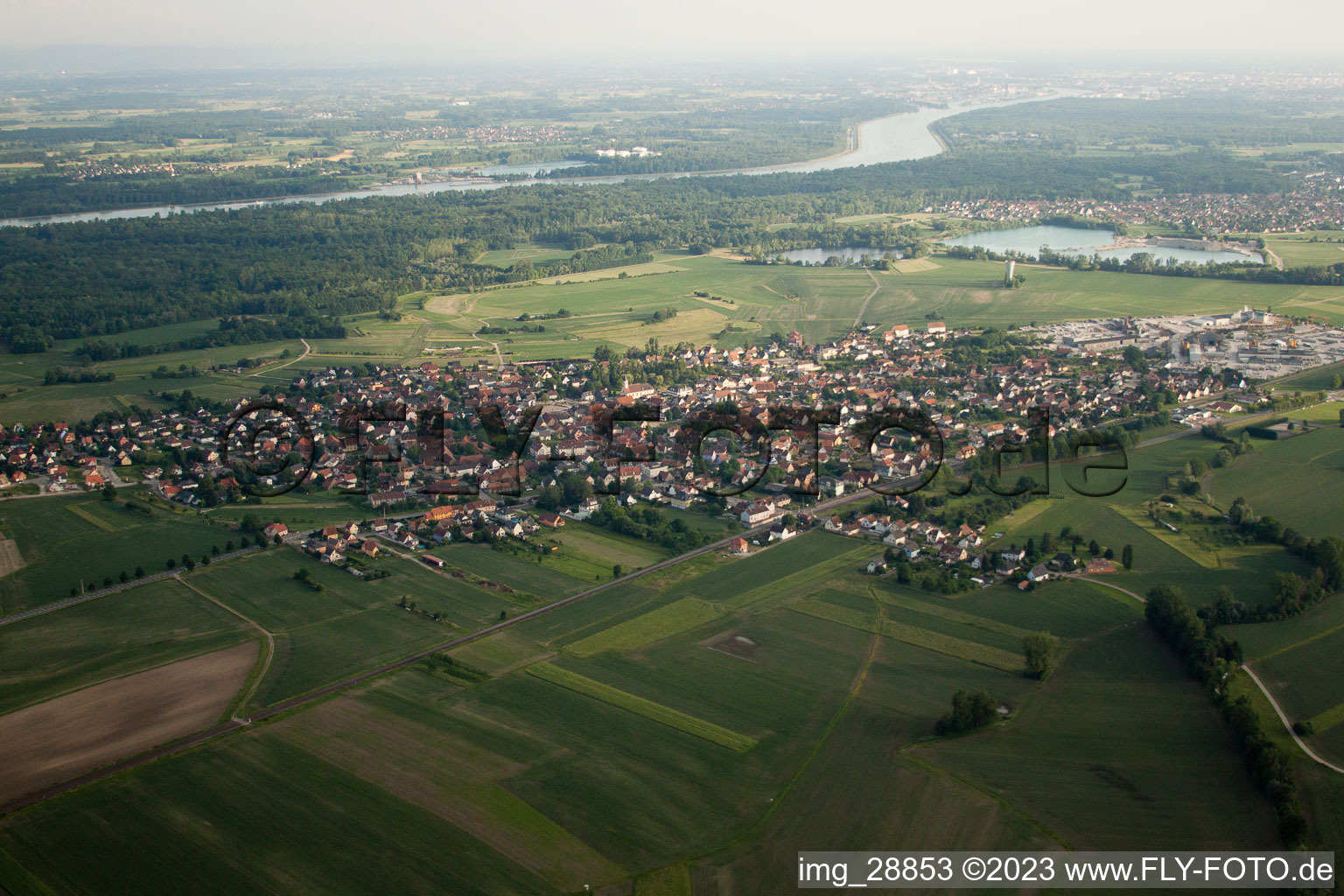 Luftaufnahme von Kilstett im Bundesland Bas-Rhin, Frankreich