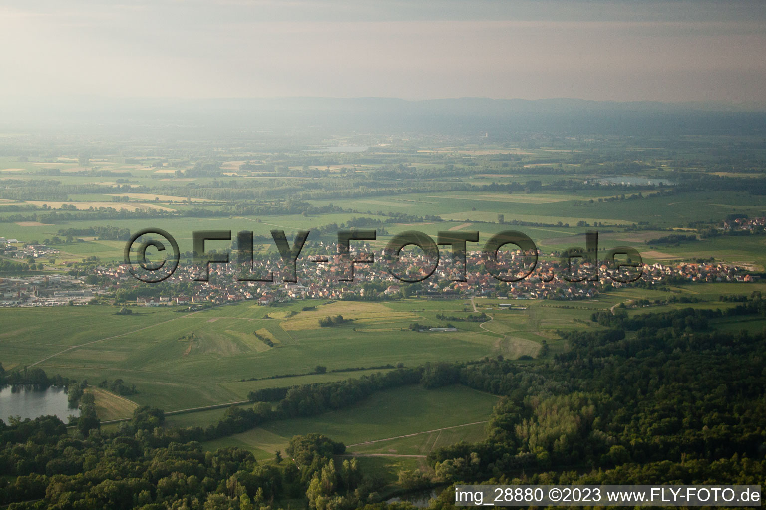 Luftaufnahme von Ortsteil Diersheim in Rheinau im Bundesland Baden-Württemberg, Deutschland