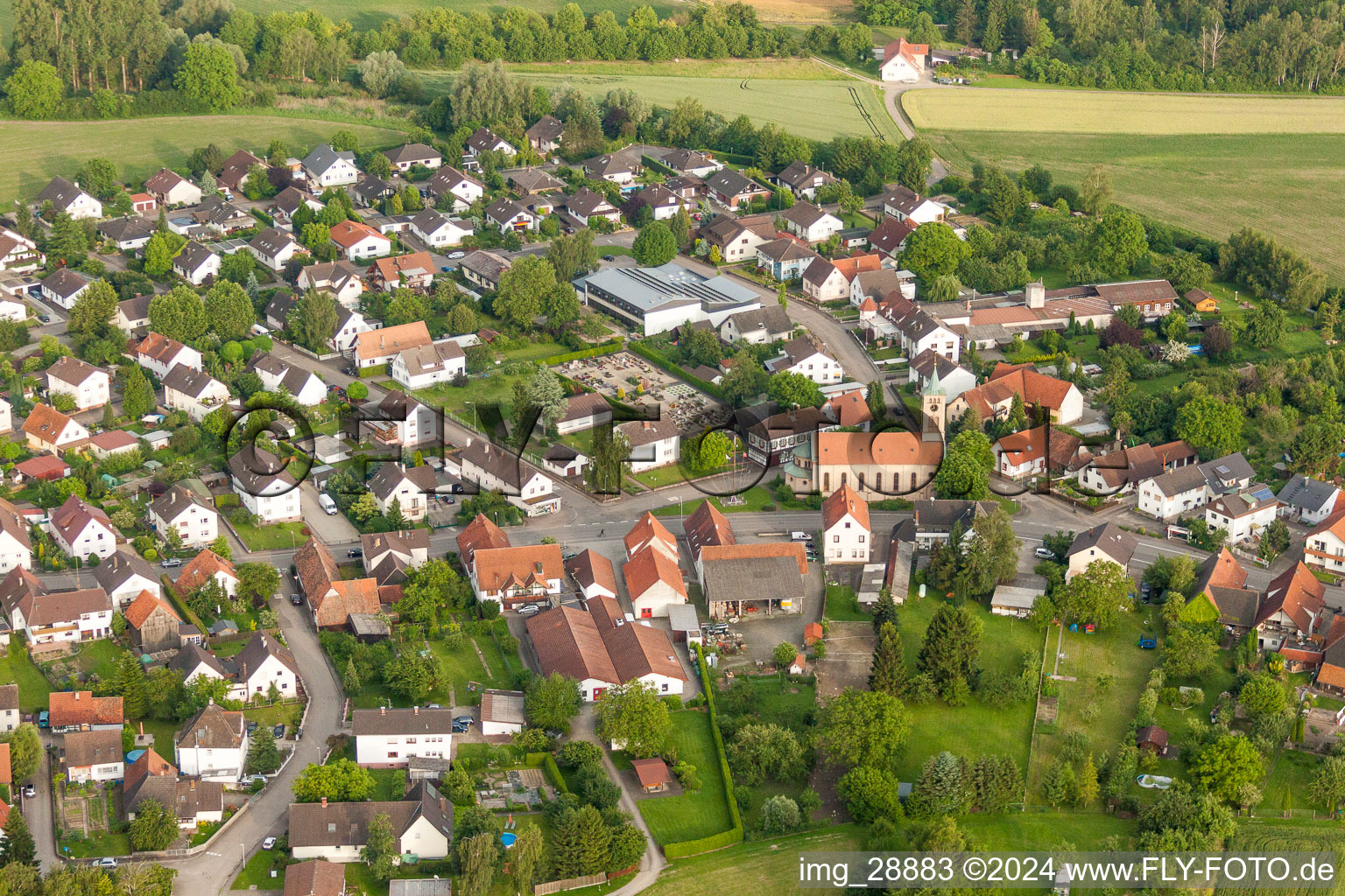 Dorf - Ansicht im Ortsteil Honau in Rheinau im Bundesland Baden-Württemberg, Deutschland