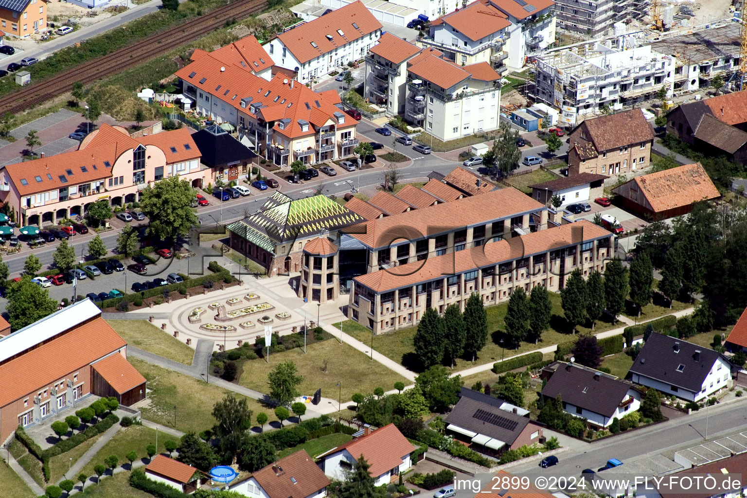 Luftbild von Museums- Gebäude- Ensemble Ziegeleimuseum der ehemaligen Ziegelei Ludovici in Jockgrim im Bundesland Rheinland-Pfalz, Deutschland
