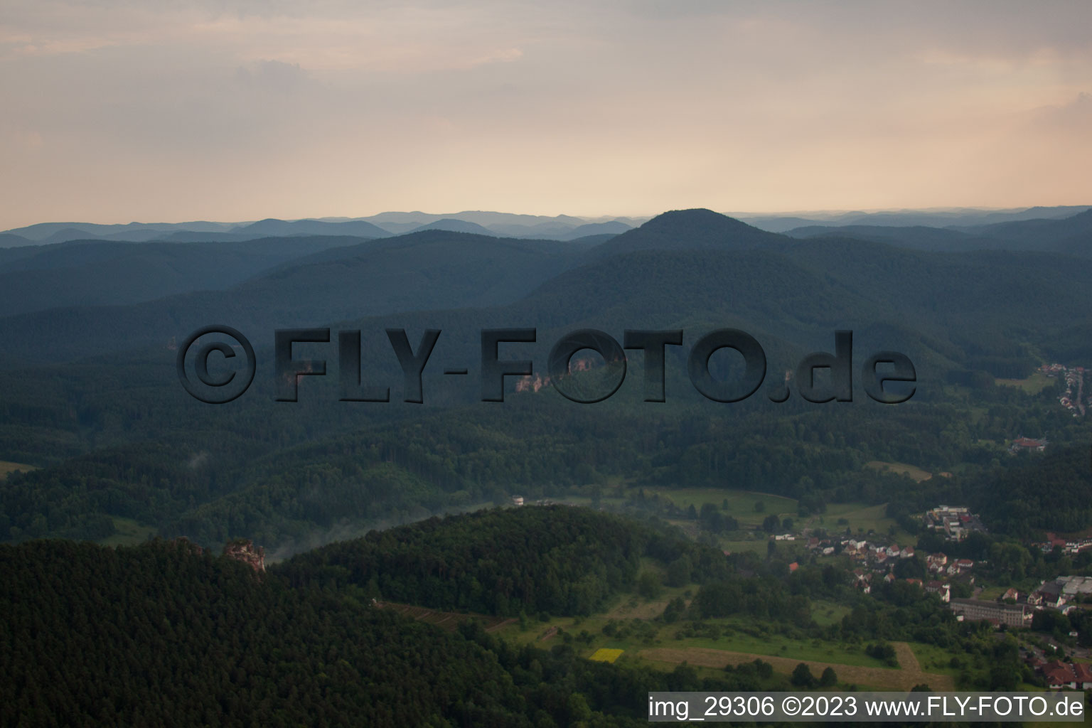 Dahn im Bundesland Rheinland-Pfalz, Deutschland aus der Drohnenperspektive