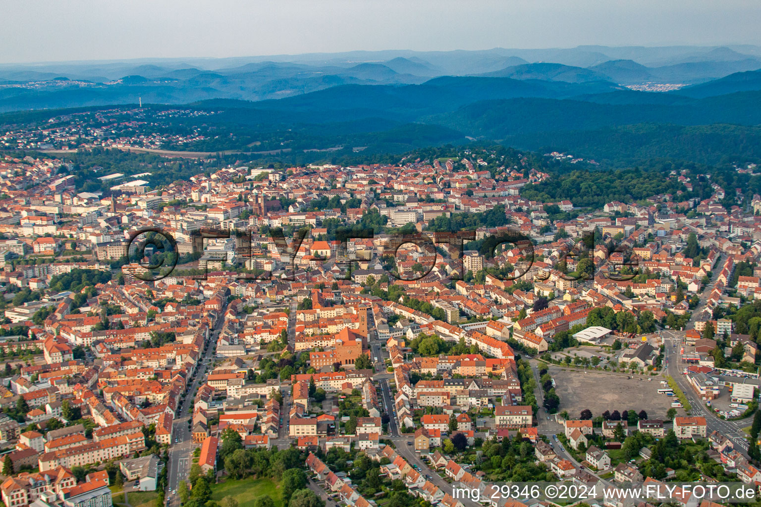 Drohnenbild von Pirmasens im Bundesland Rheinland-Pfalz, Deutschland