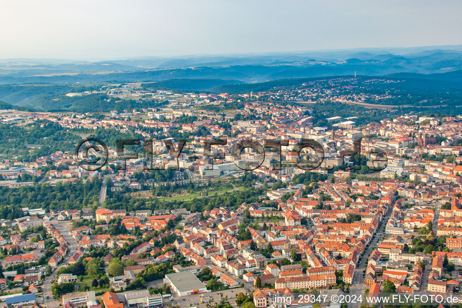 Pirmasens im Bundesland Rheinland-Pfalz, Deutschland aus der Drohnenperspektive