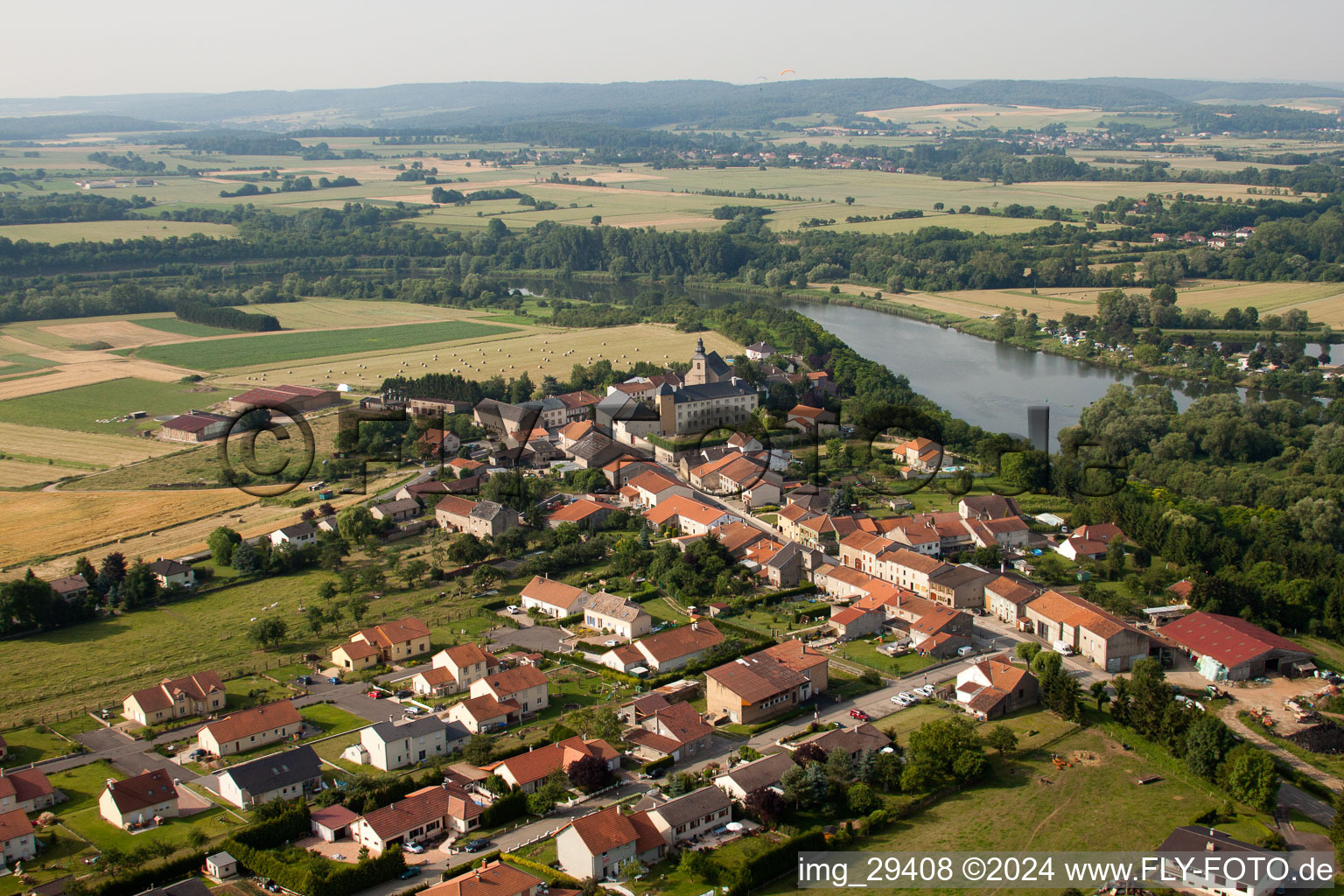 Dorf - Ansicht in Haute-Kontz in Grand Est im Bundesland Moselle, Frankreich