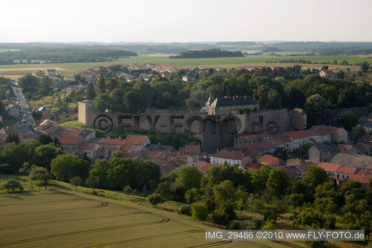 Luftaufnahme von Rodemack im Bundesland Moselle, Frankreich