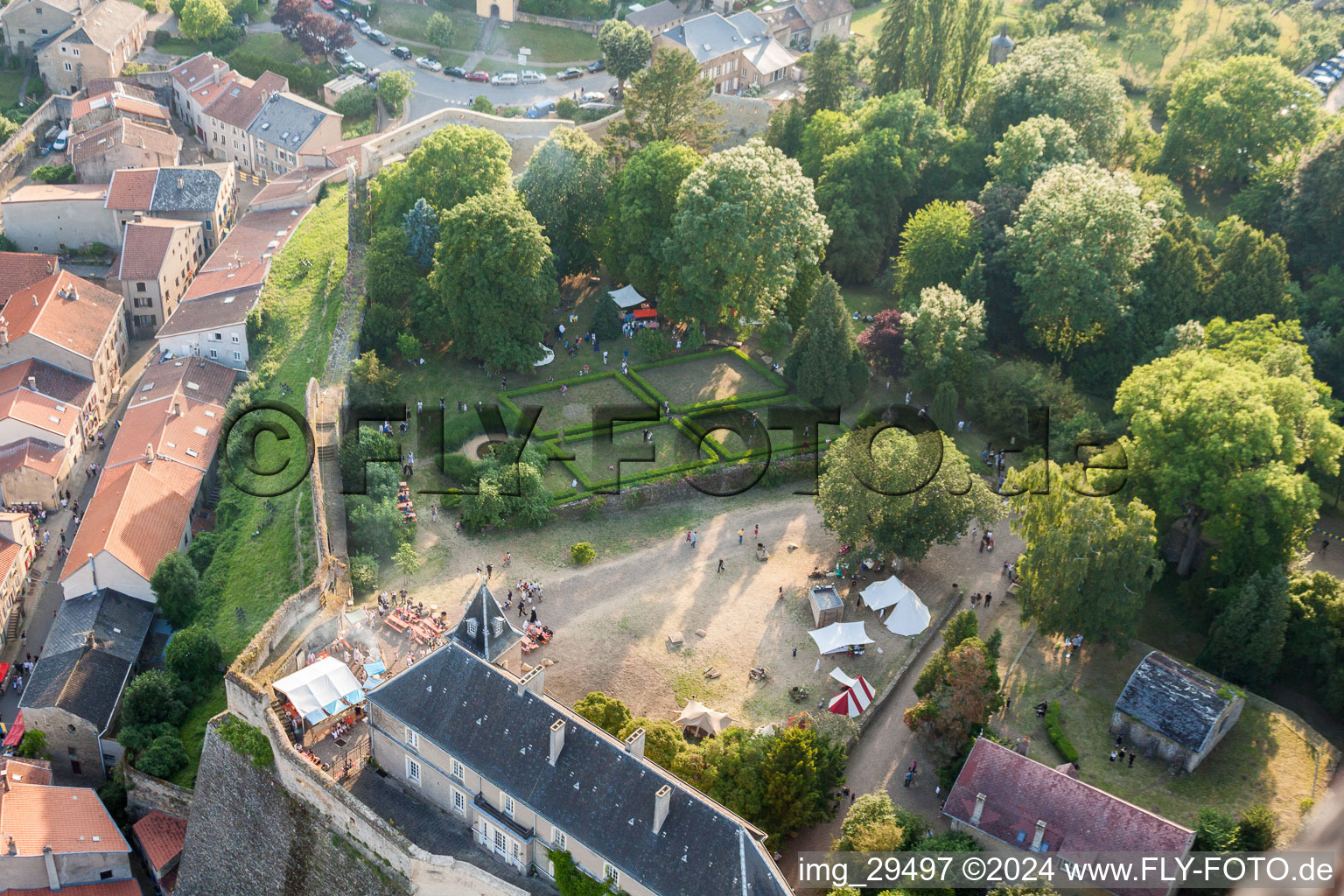 Burganlage der Veste Fort Rodemack in Rodemack in Grand Est im Bundesland Moselle, Frankreich von oben