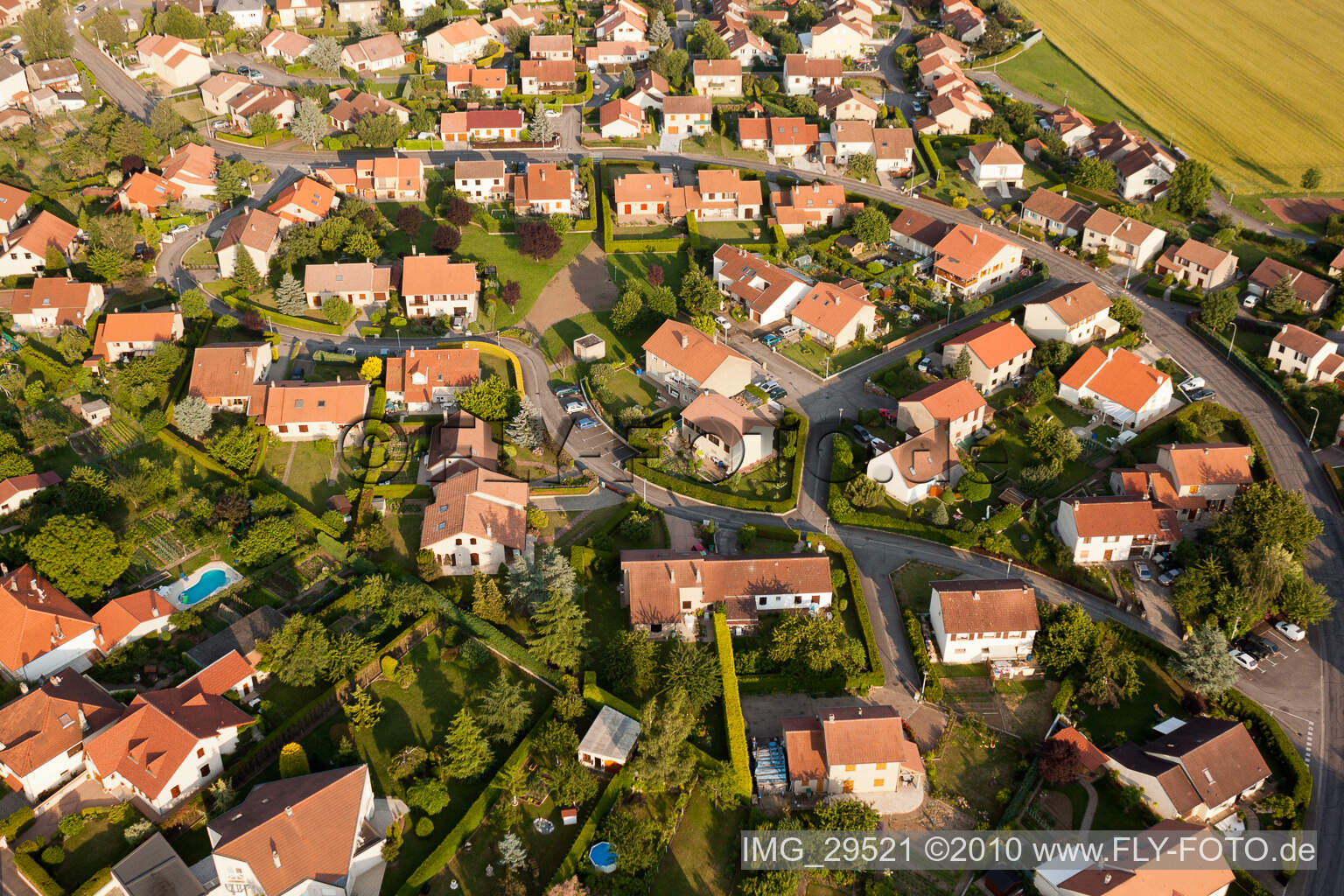 Luftbild von Manom im Bundesland Moselle, Frankreich