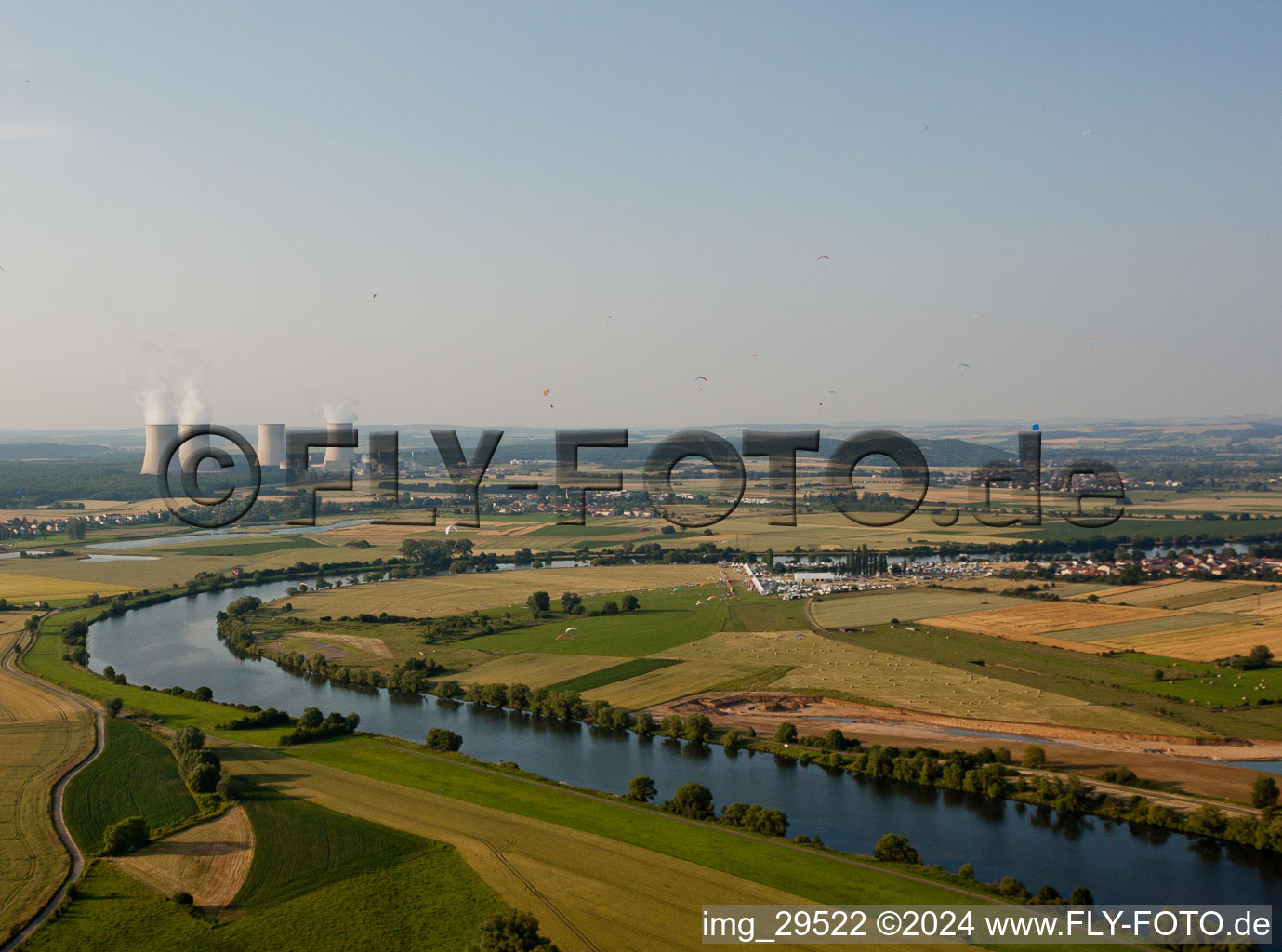 Luftbild von Gelände des Kernkraftwerk (auch AKW, KKW oder Atomkraftwerk) in Cattenom an der Mosel in Alsace-Champagne-Ardenne-Lorraine im Bundesland Moselle, Frankreich