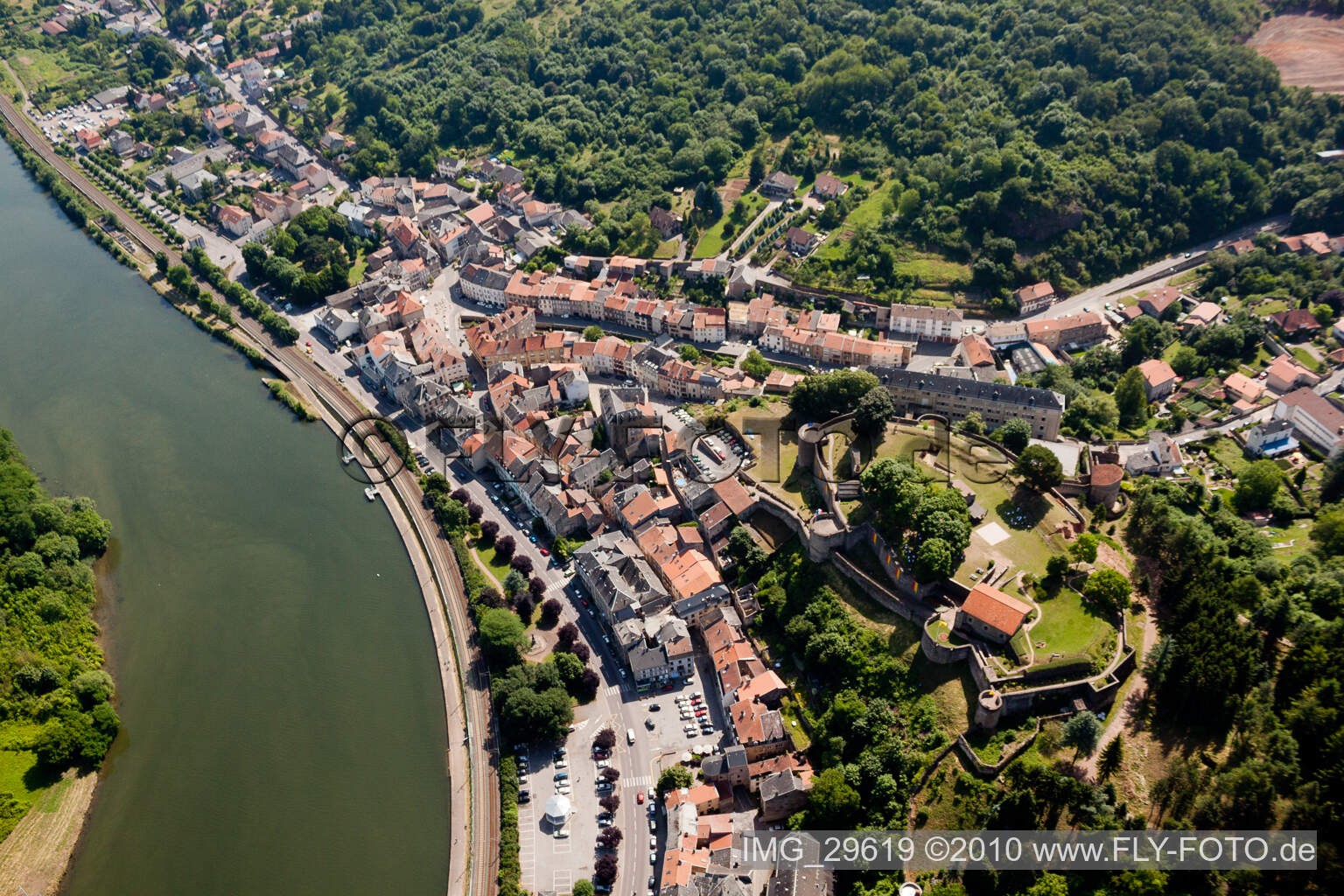 Luftaufnahme von Sierck-les-Bains im Bundesland Moselle, Frankreich