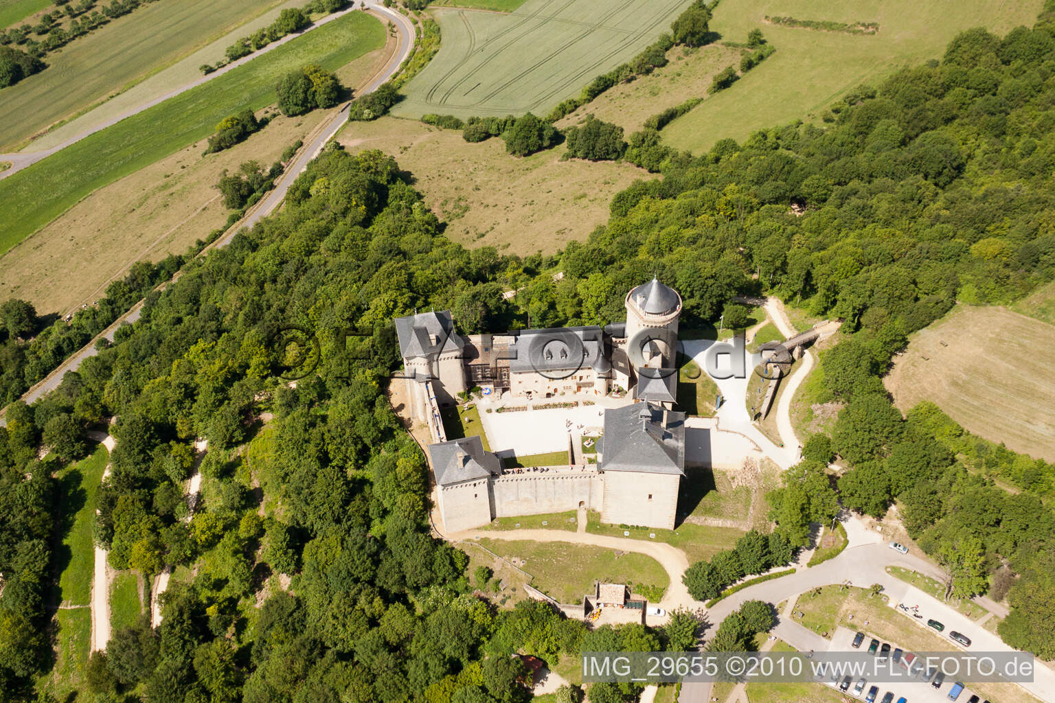 Manderen, Château Mensberg im Bundesland Moselle, Frankreich aus der Luft