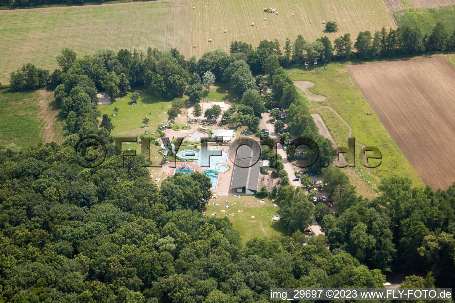 Luftaufnahme von Kandel, Waldschwimmbad im Bundesland Rheinland-Pfalz, Deutschland