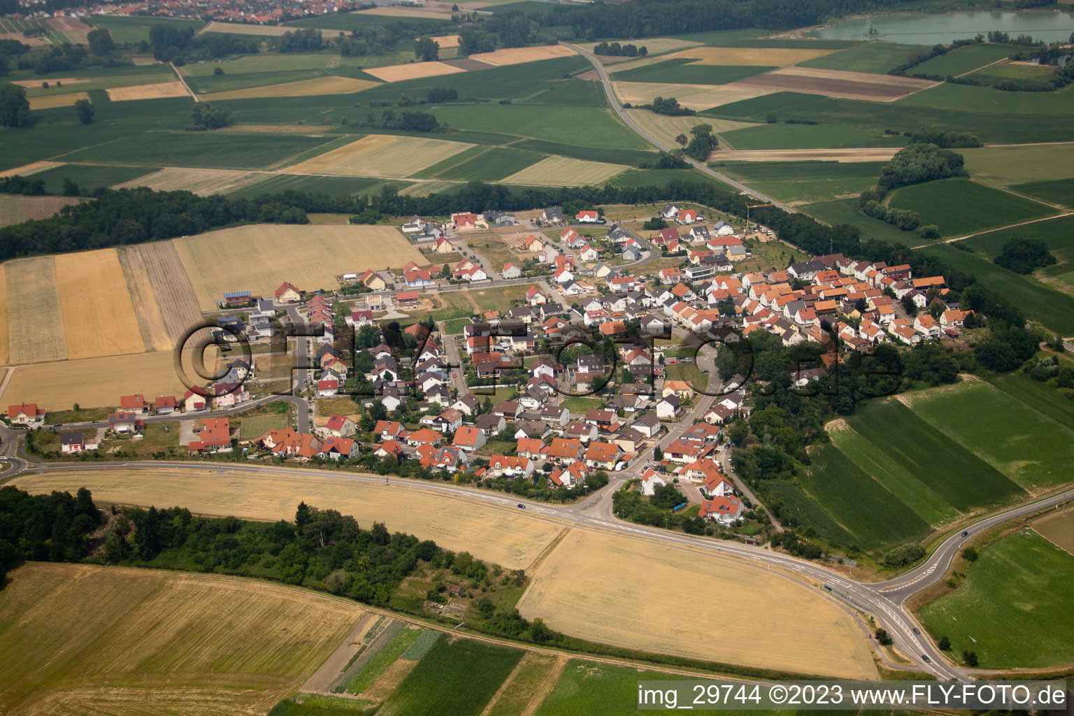 Schrägluftbild von Neupotz im Bundesland Rheinland-Pfalz, Deutschland