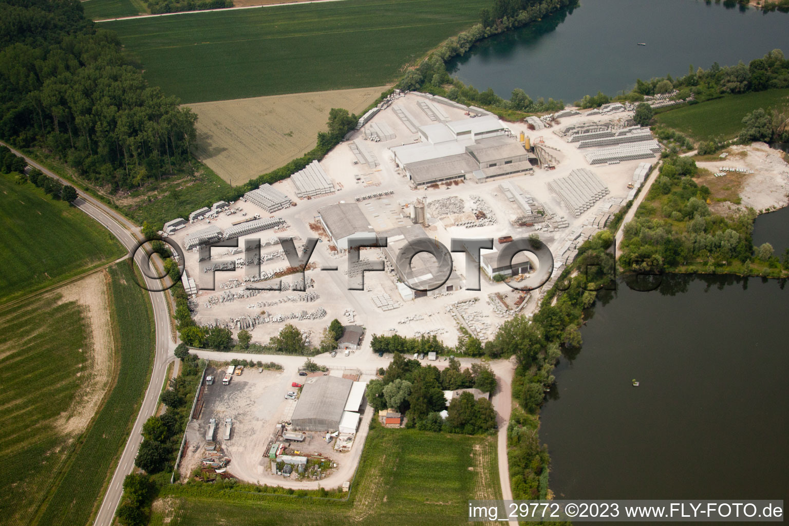 Luftbild von Neupotz, Betonrohrwerk im Bundesland Rheinland-Pfalz, Deutschland