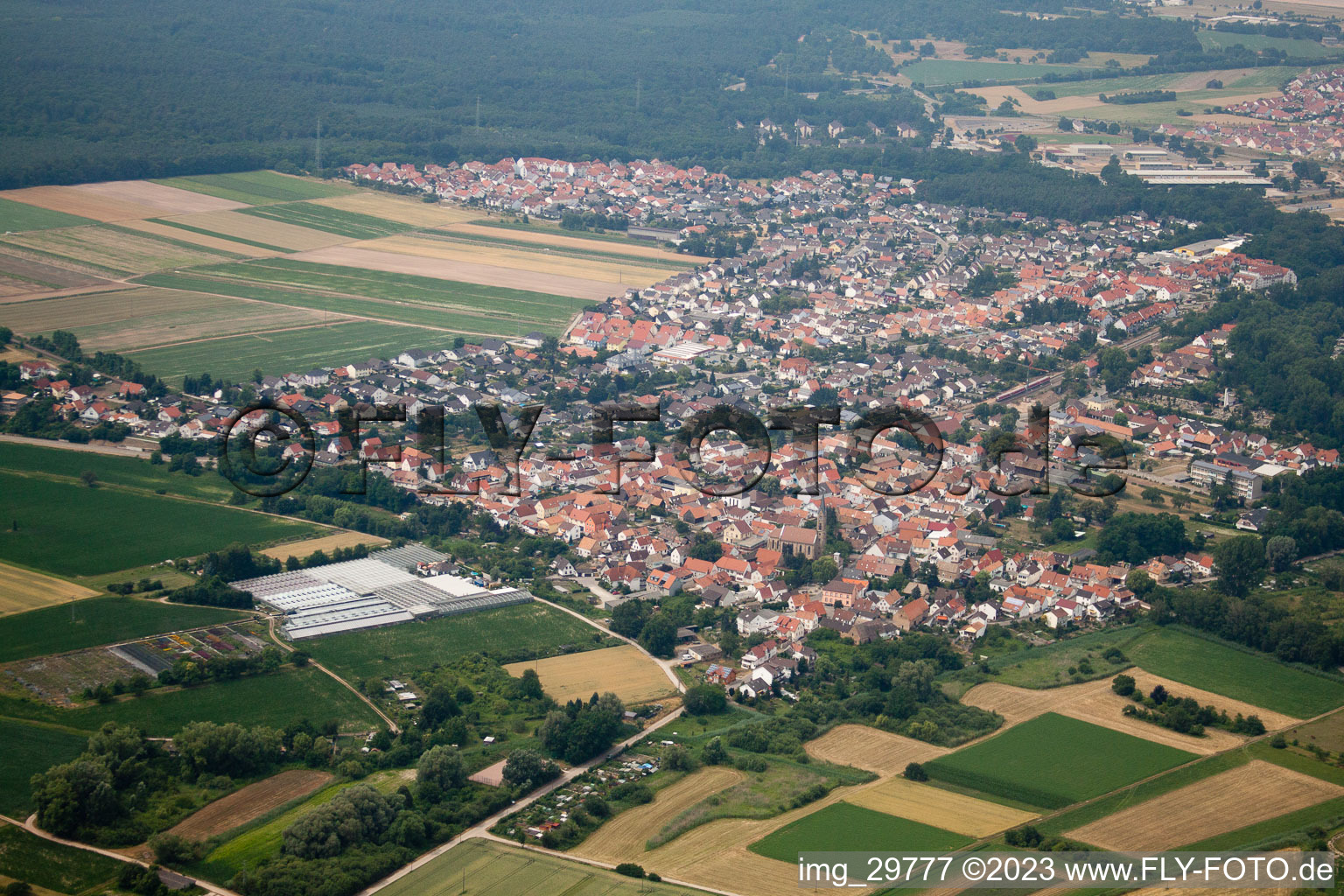 Schrägluftbild von Ortsteil Sondernheim in Germersheim im Bundesland Rheinland-Pfalz, Deutschland