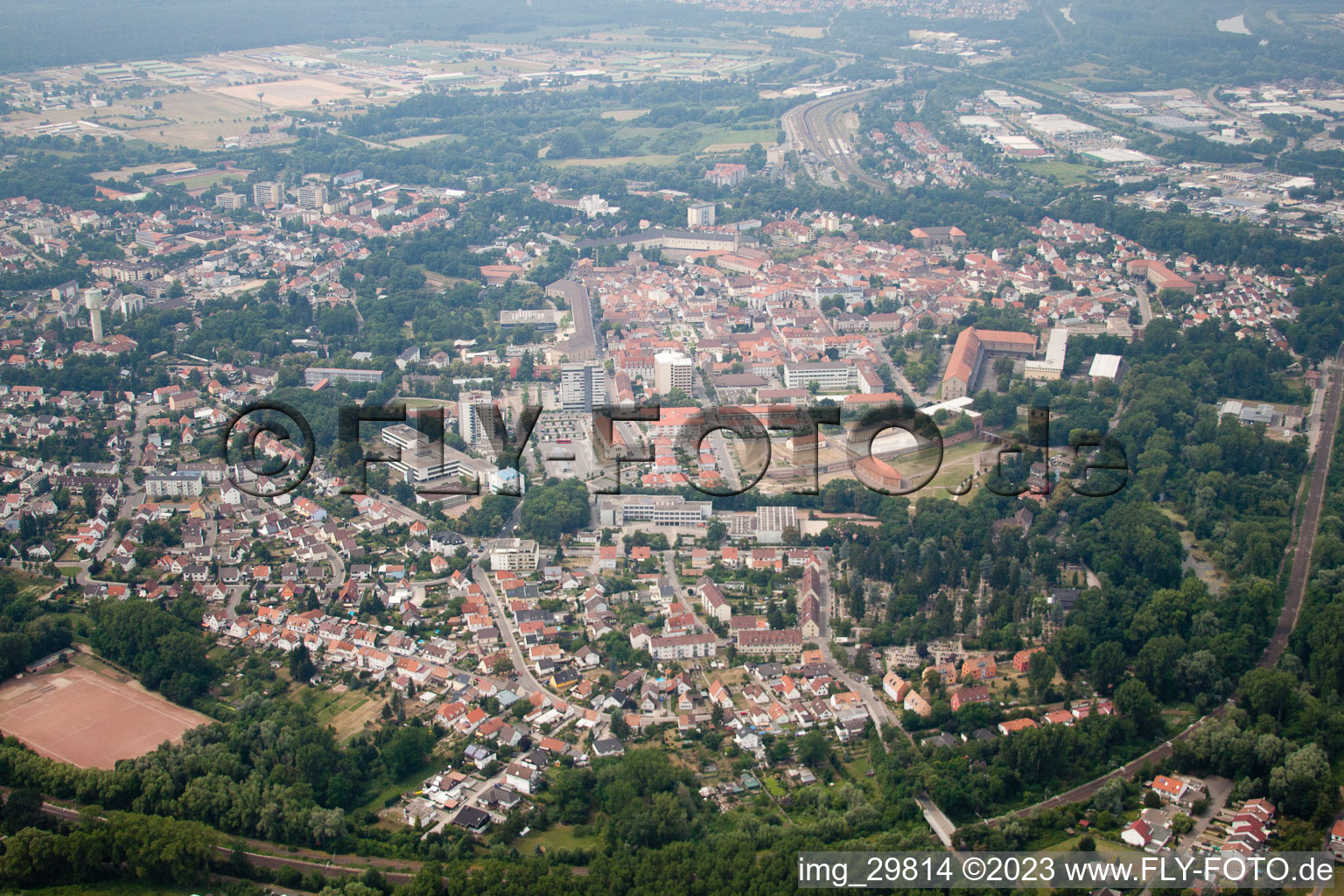 Schrägluftbild von Germersheim im Bundesland Rheinland-Pfalz, Deutschland
