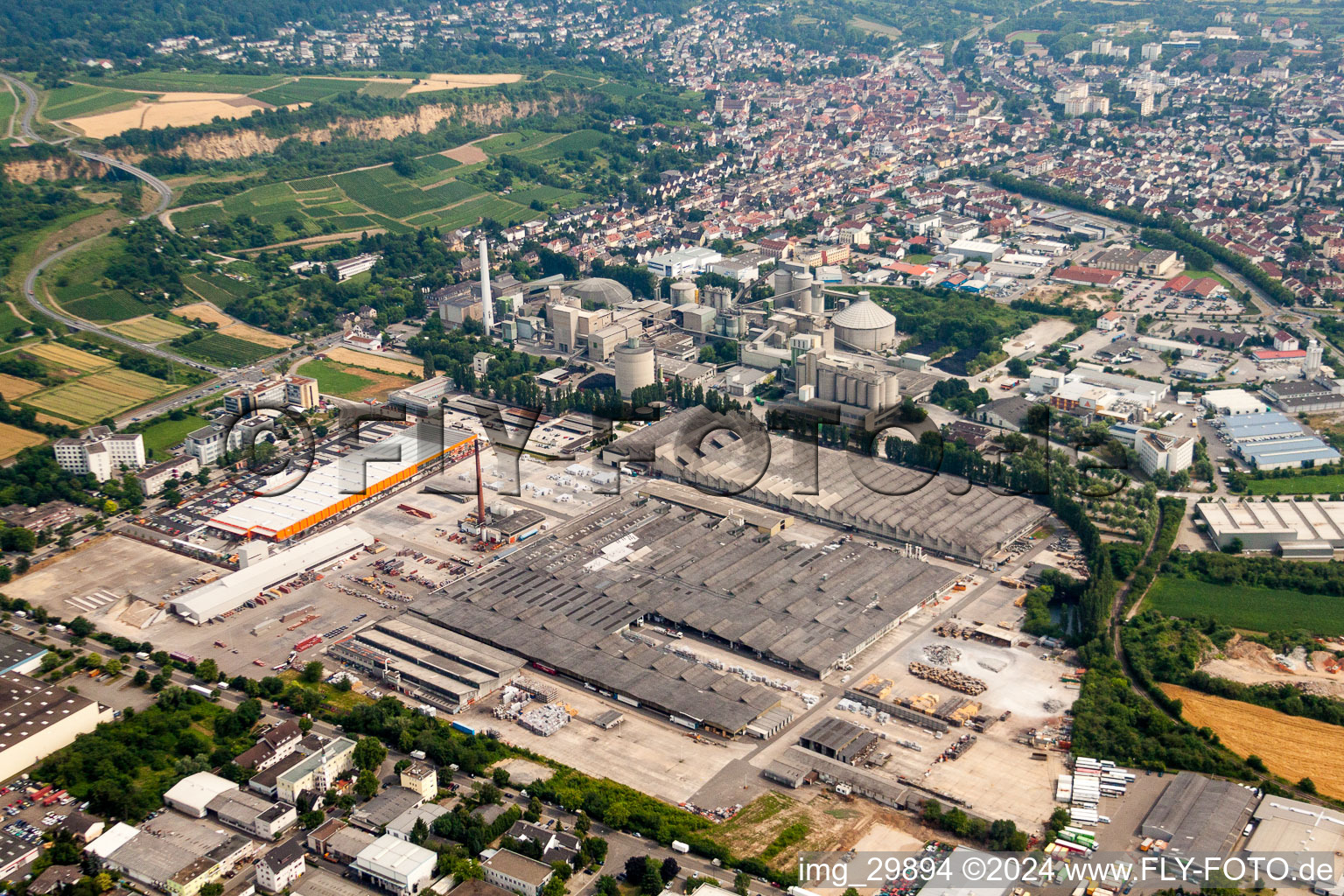 Luftbild von Technische Anlagen im Industriegebiet Eternit Werk im Ortsteil Leimen in Heidelberg im Bundesland Baden-Württemberg, Deutschland