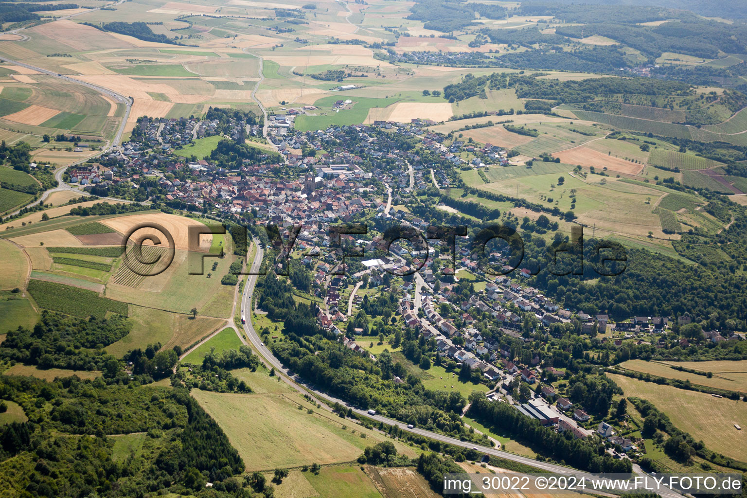Luftbild von Ortsansicht der Straßen und Häuser der Wohngebiete in Waldböckelheim im Bundesland Rheinland-Pfalz, Deutschland