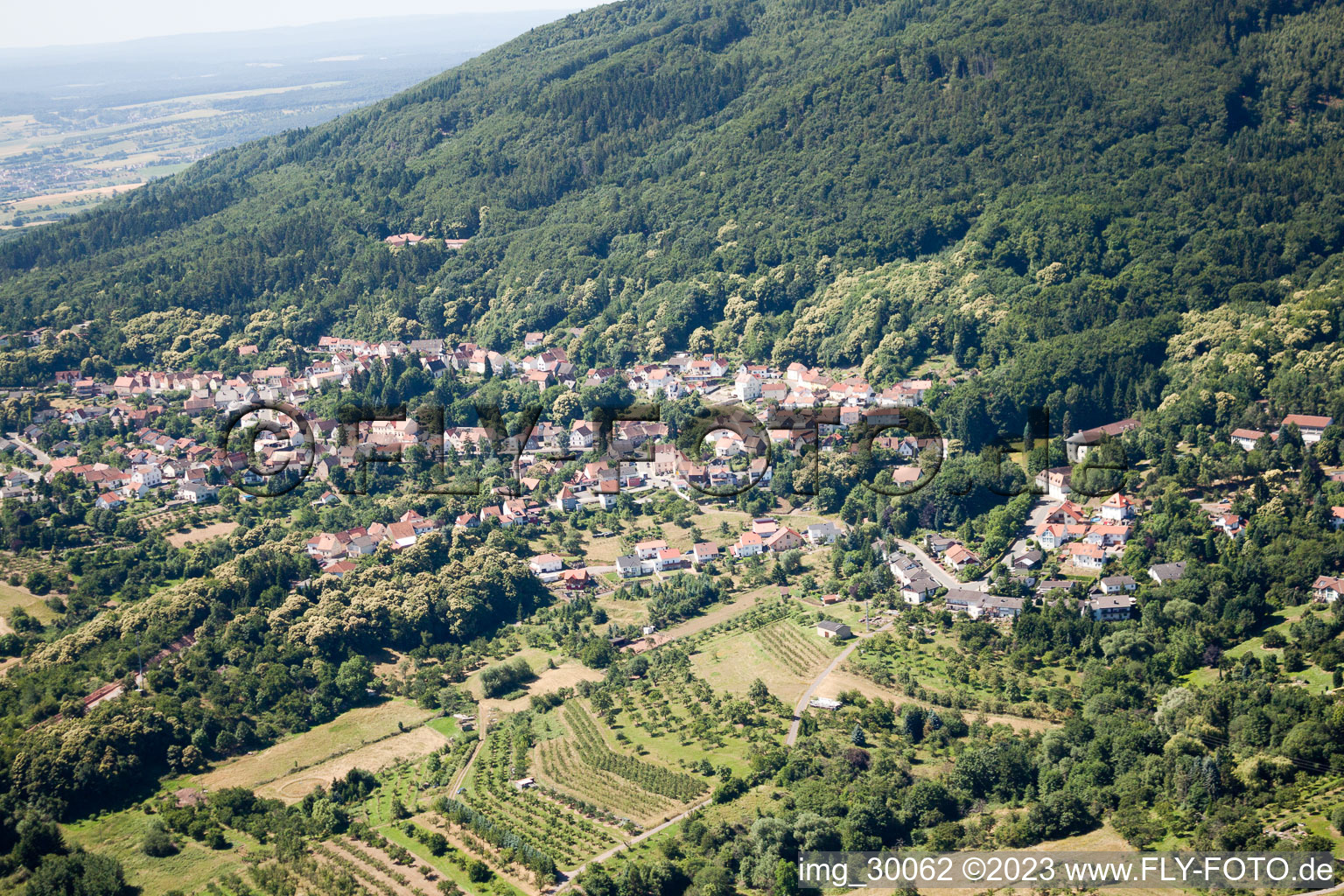 Dannenfels am Donnersberg im Bundesland Rheinland-Pfalz, Deutschland von oben