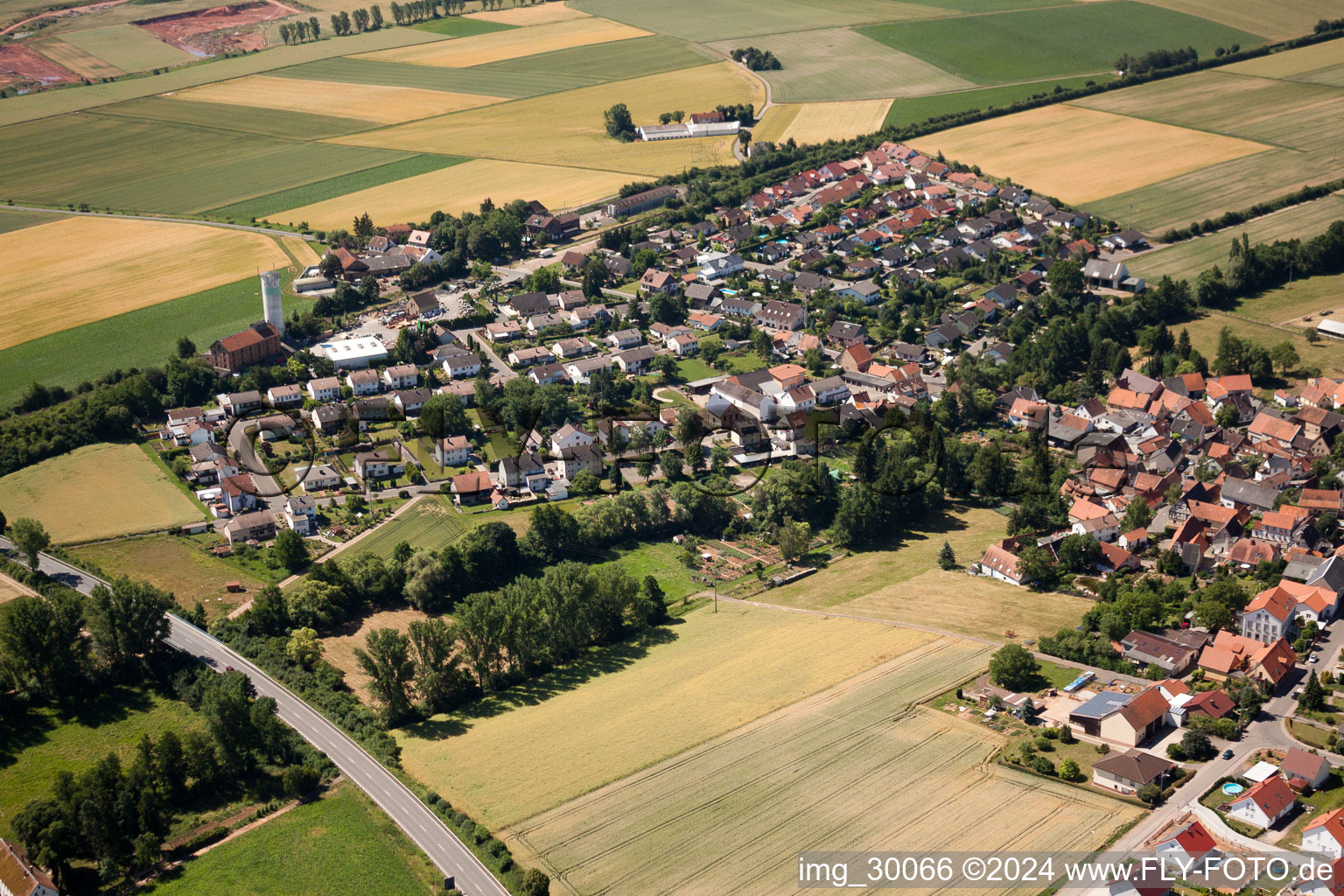 Luftbild von Dorf - Ansicht in Dreisen im Bundesland Rheinland-Pfalz, Deutschland