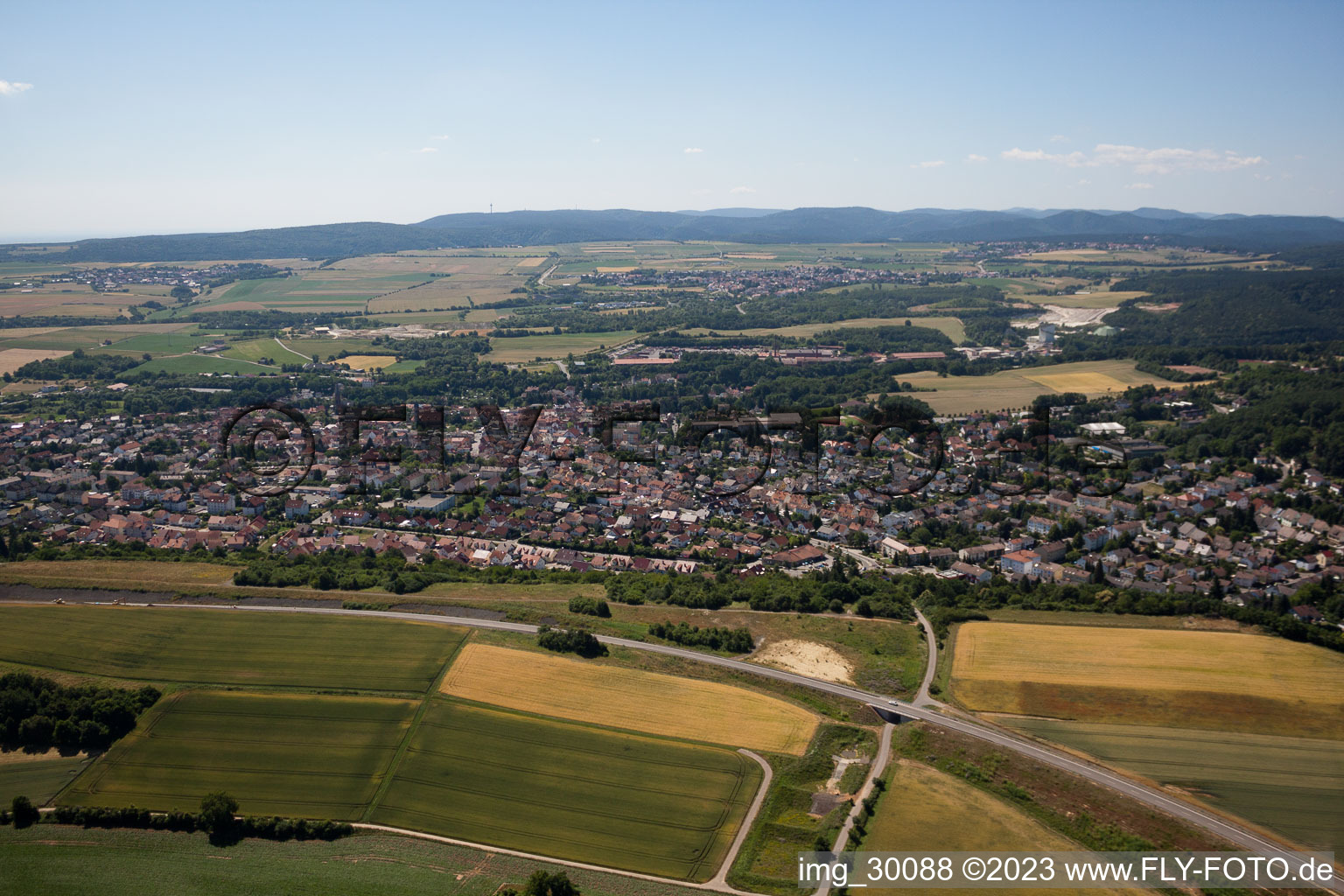 Drohnenbild von Eisenberg im Bundesland Rheinland-Pfalz, Deutschland