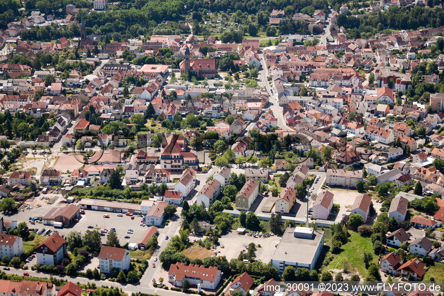 Eisenberg im Bundesland Rheinland-Pfalz, Deutschland von der Drohne aus gesehen