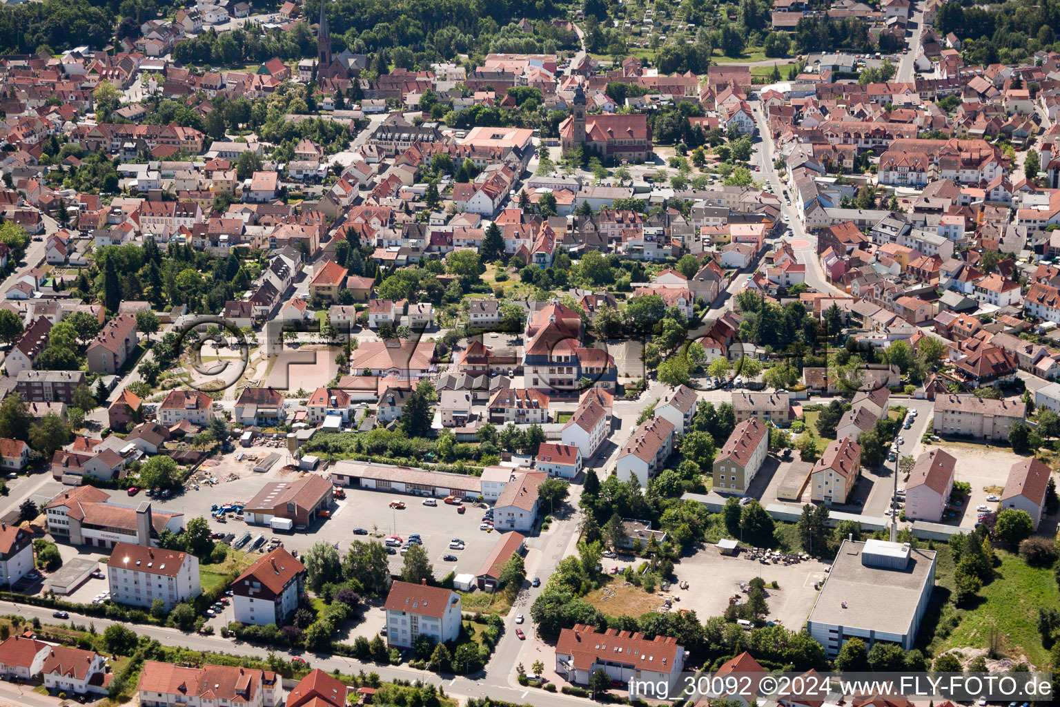 Luftaufnahme von Eisenberg im Bundesland Rheinland-Pfalz, Deutschland