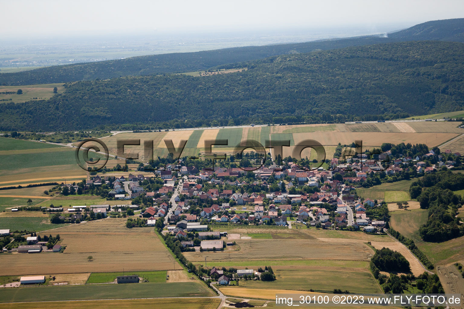 Tiefenthal im Bundesland Rheinland-Pfalz, Deutschland von der Drohne aus gesehen