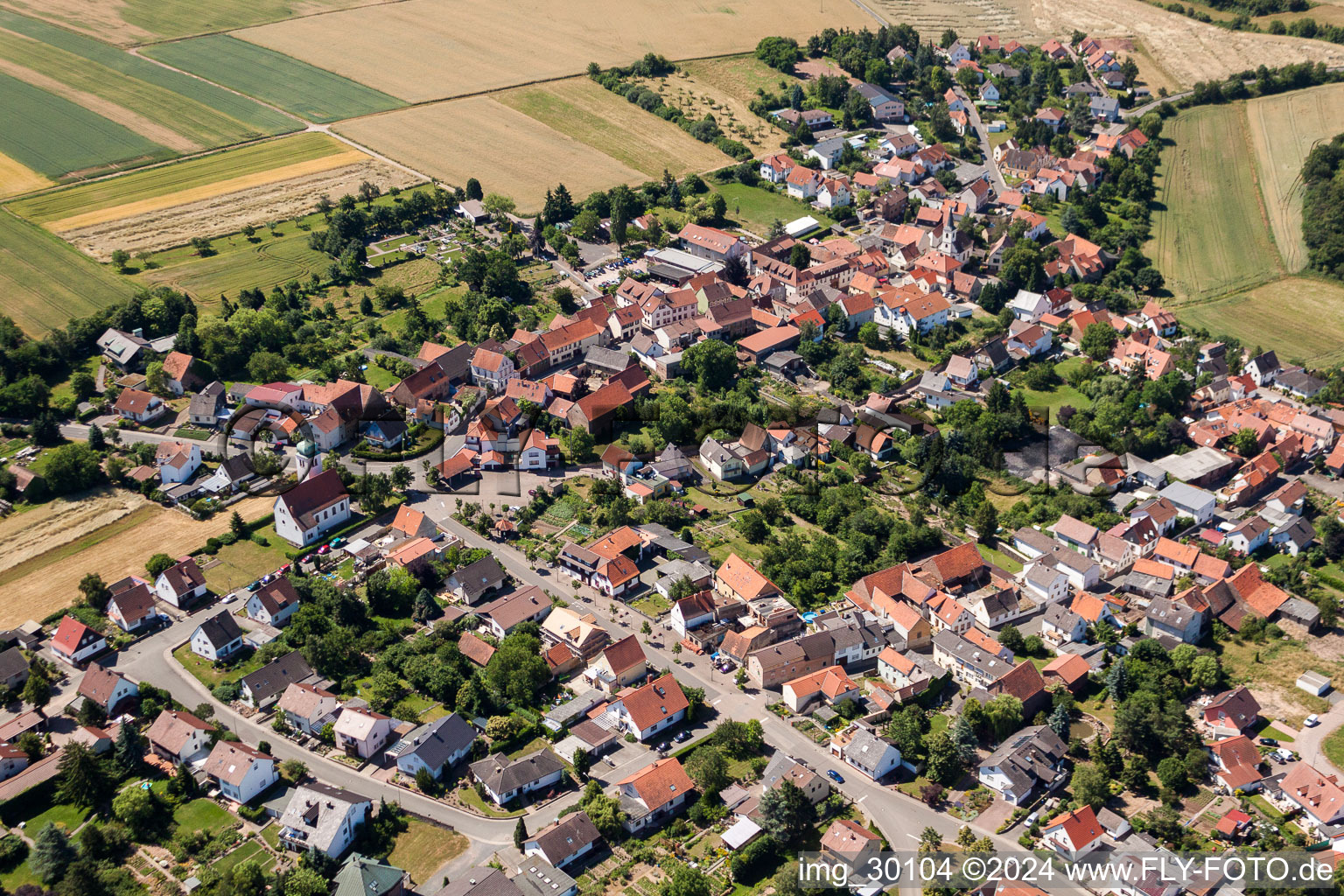 Dorf - Ansicht in Tiefenthal im Bundesland Rheinland-Pfalz, Deutschland