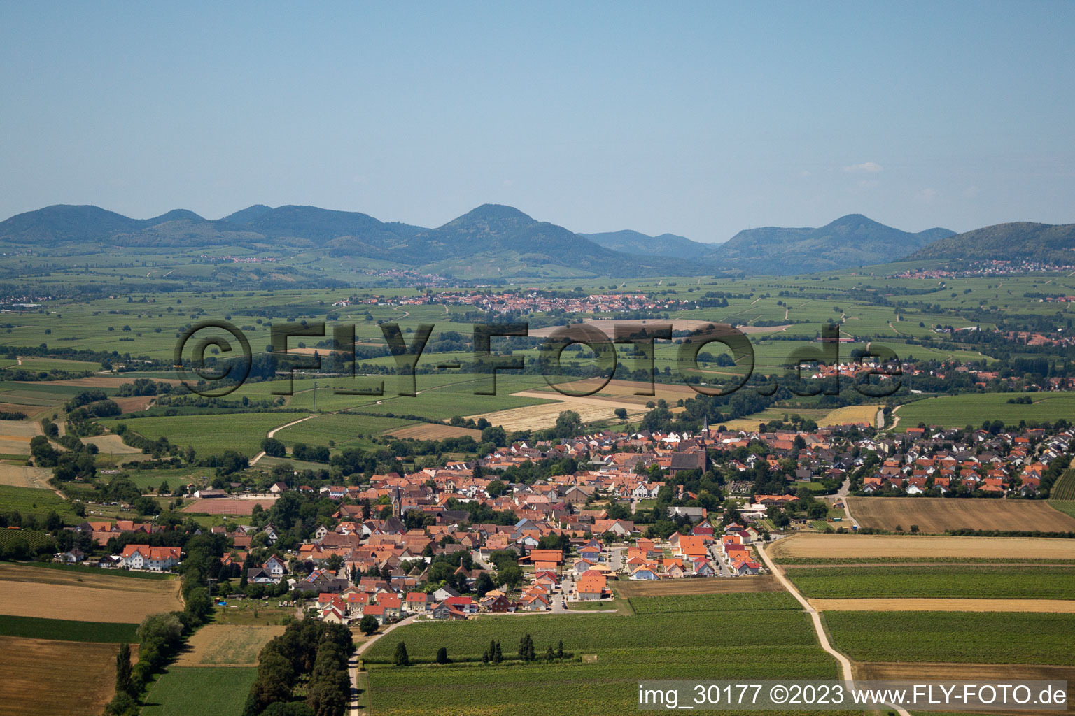 Luftbild von Essingen von Osten im Bundesland Rheinland-Pfalz, Deutschland