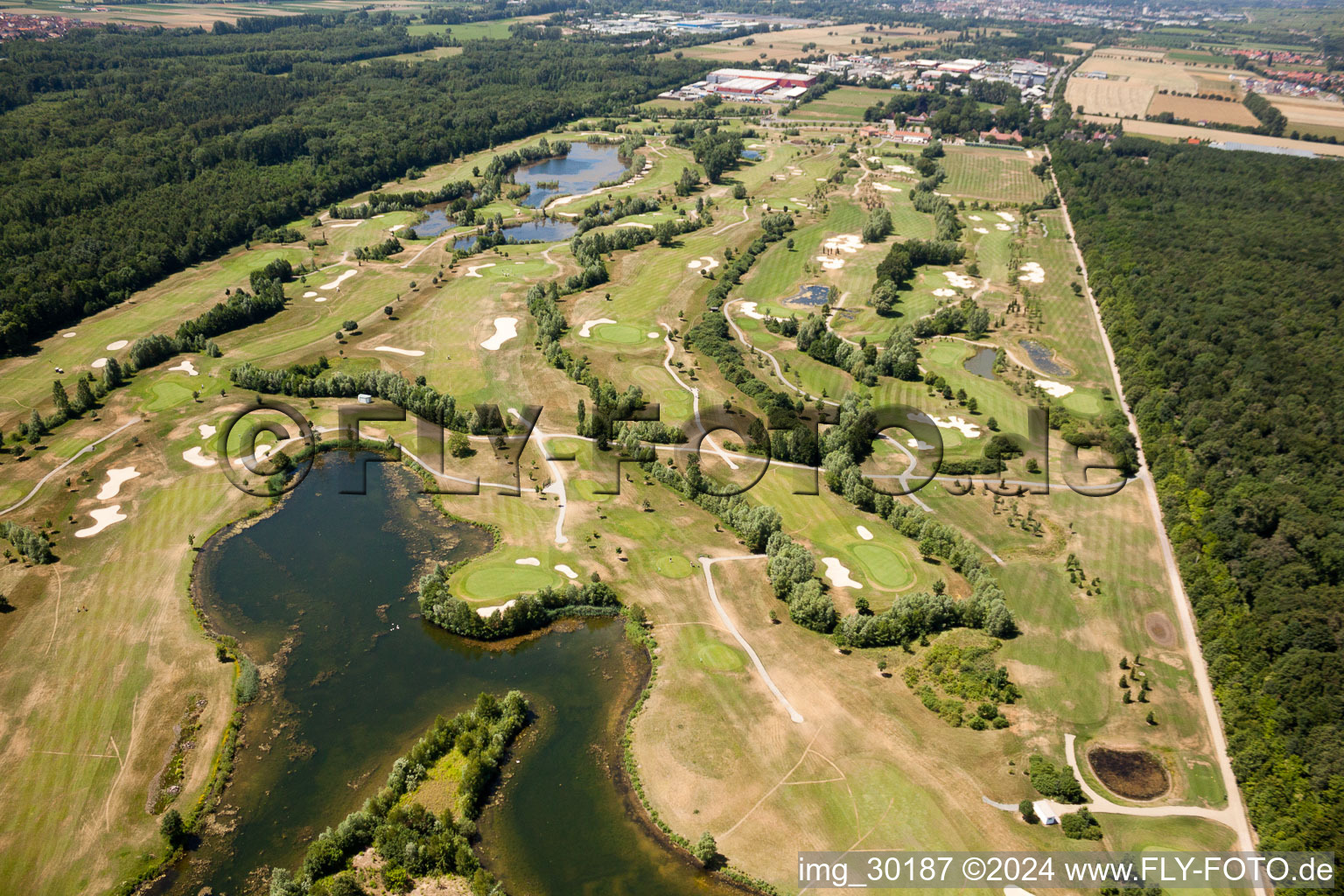 Gelände des Golfplatz Golfanlage Landgut Dreihof in Essingen im Bundesland Rheinland-Pfalz, Deutschland