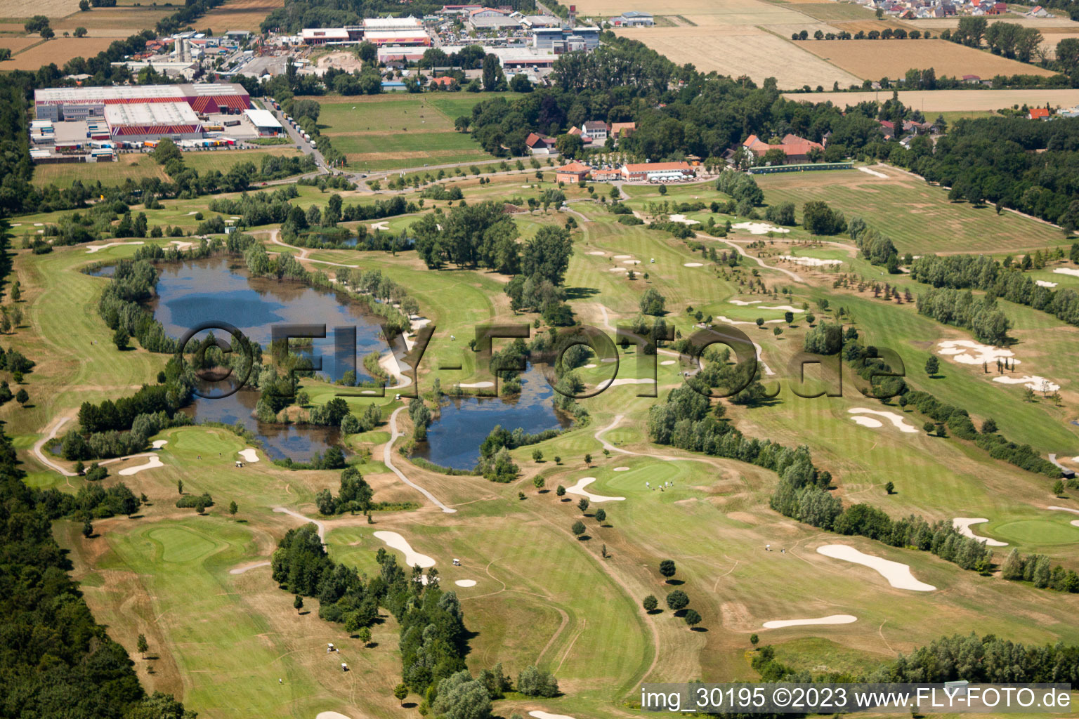 Essingen, Golfclub Dreihof im Bundesland Rheinland-Pfalz, Deutschland von der Drohne aus gesehen