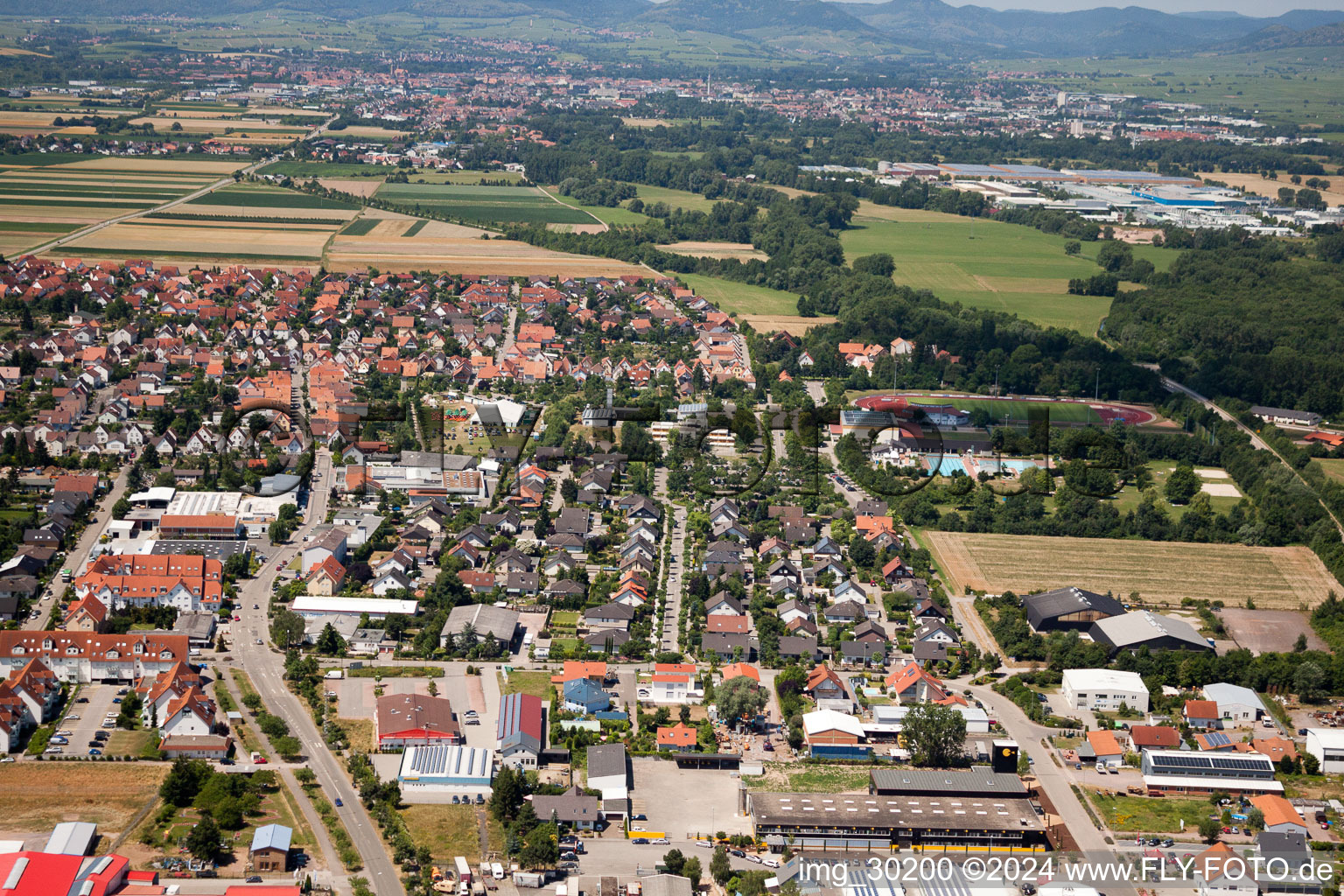 Drohnenbild von Offenbach an der Queich im Bundesland Rheinland-Pfalz, Deutschland