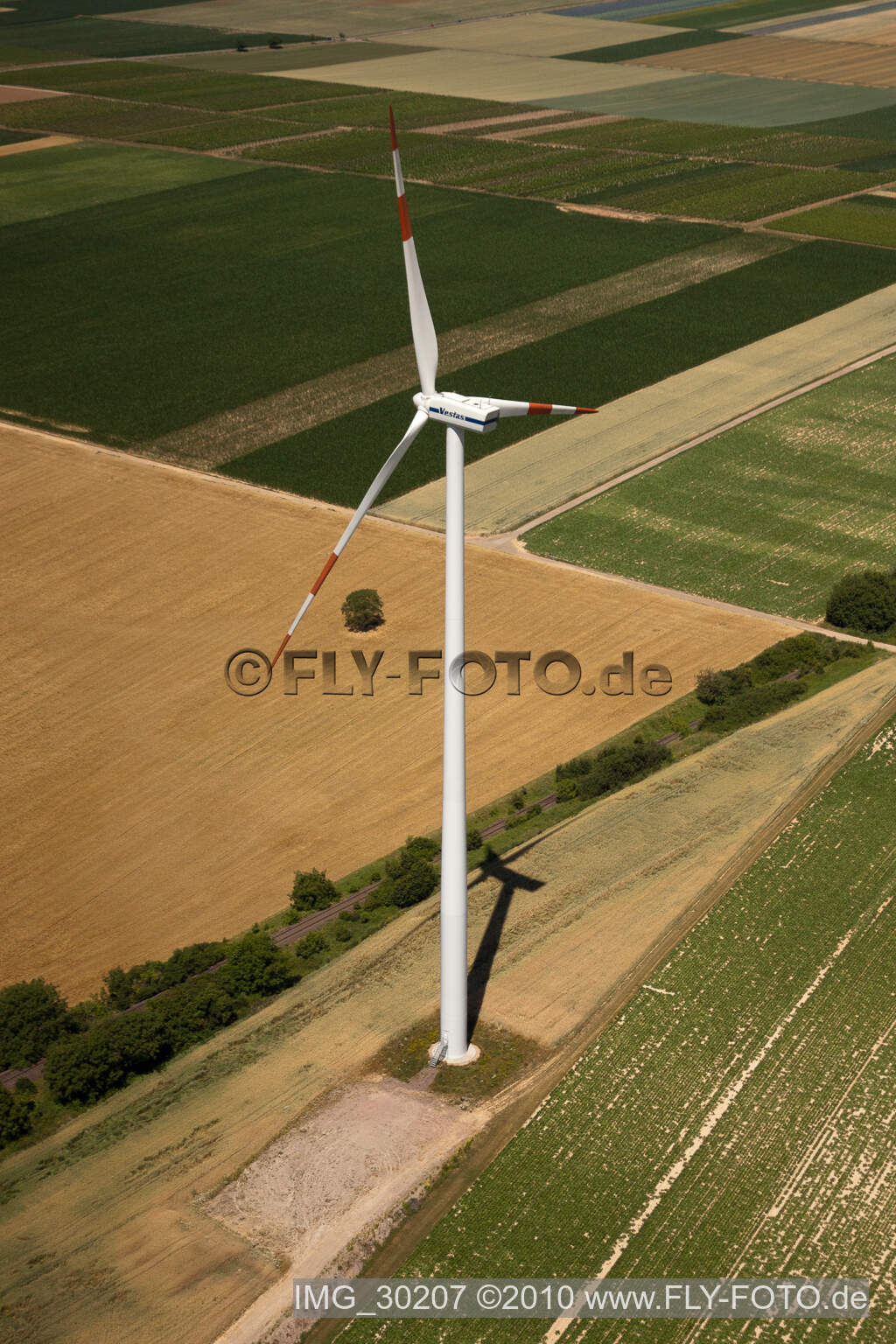 Luftaufnahme von Offenbach an der Queich, Windkraftanlagen im Bundesland Rheinland-Pfalz, Deutschland