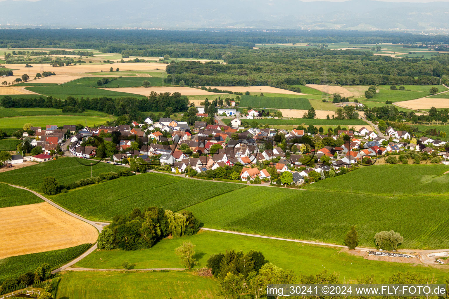 Luftbild von Ortsansicht der Straßen und Häuser der Wohngebiete im Ortsteil Queienfeld in Grabfeld im Bundesland Thüringen, Deutschland