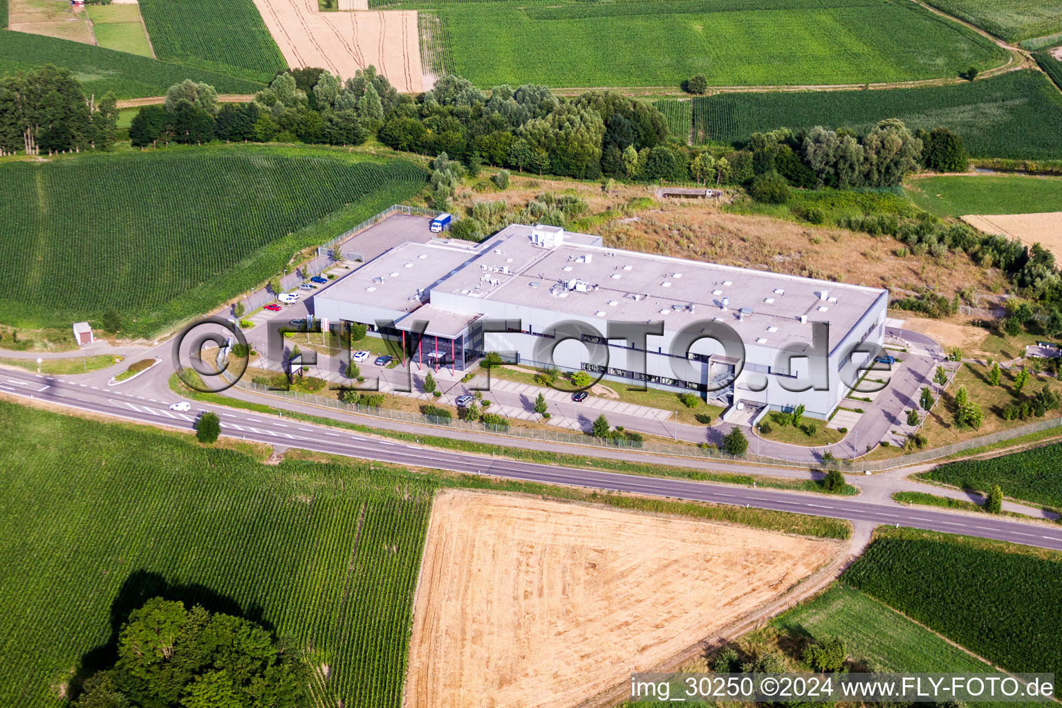 Gebäude und Produktionshallen auf dem Werksgelände ADA Cosmetics International GmbH im Ortsteil Bodersweier in Kehl im Bundesland Baden-Württemberg, Deutschland