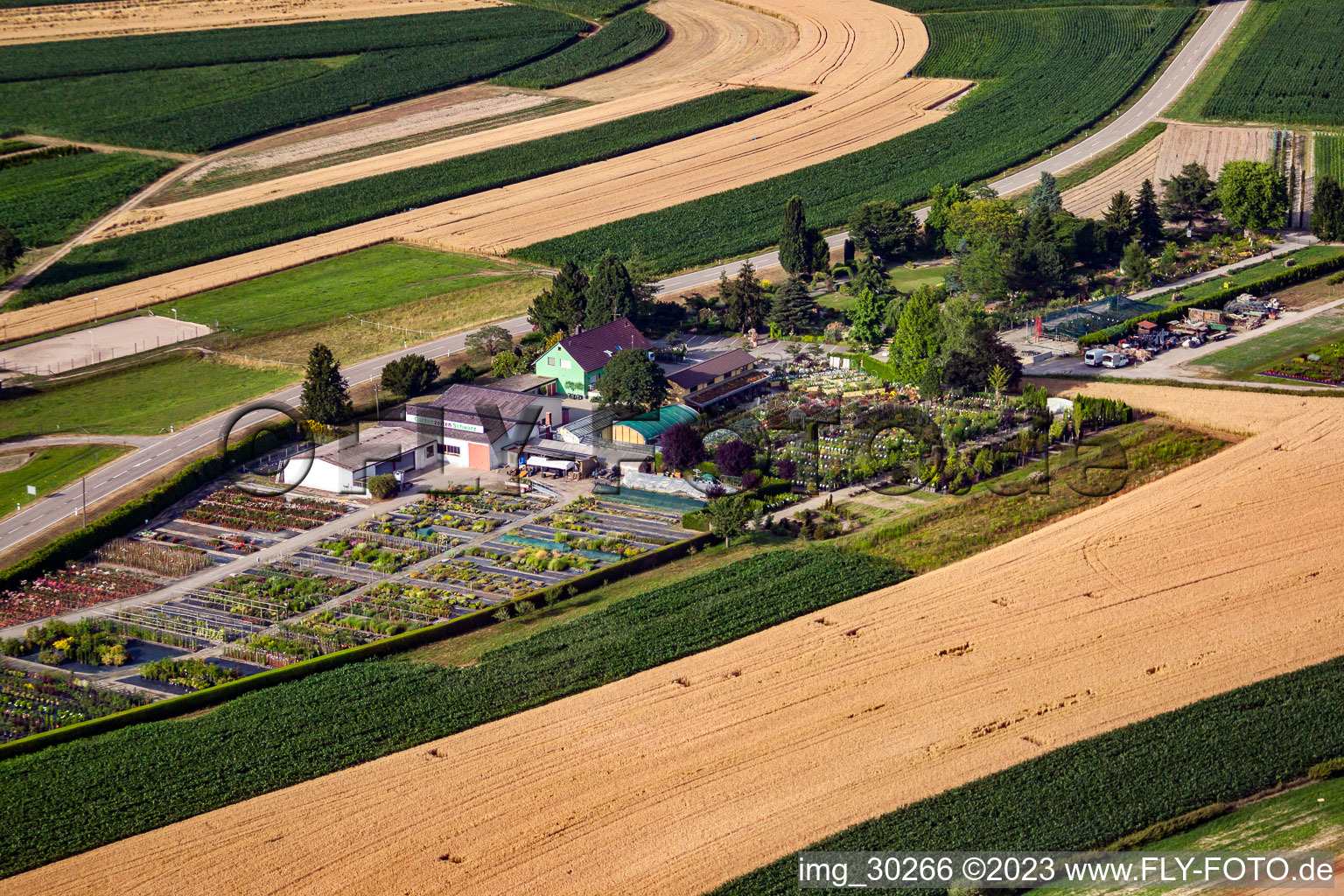 Gartenzeiten Schwarz im Ortsteil Bodersweier in Kehl im Bundesland Baden-Württemberg, Deutschland von einer Drohne aus