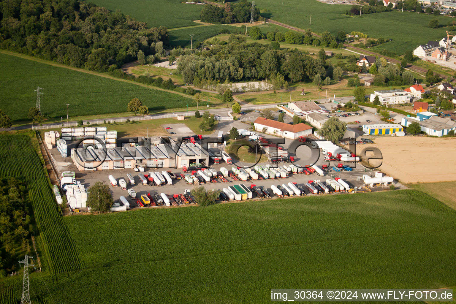 Lagerhallen und Speditionsgebäude Riss Et Hammes Sa in Gambsheim in Grand Est im Bundesland Bas-Rhin, Frankreich