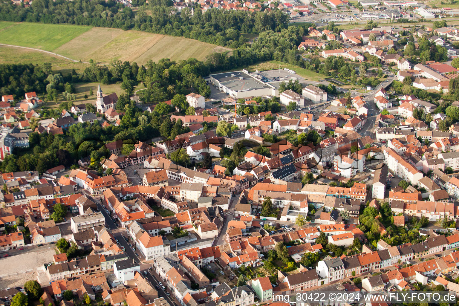 Bischwiller im Bundesland Bas-Rhin, Frankreich von oben gesehen