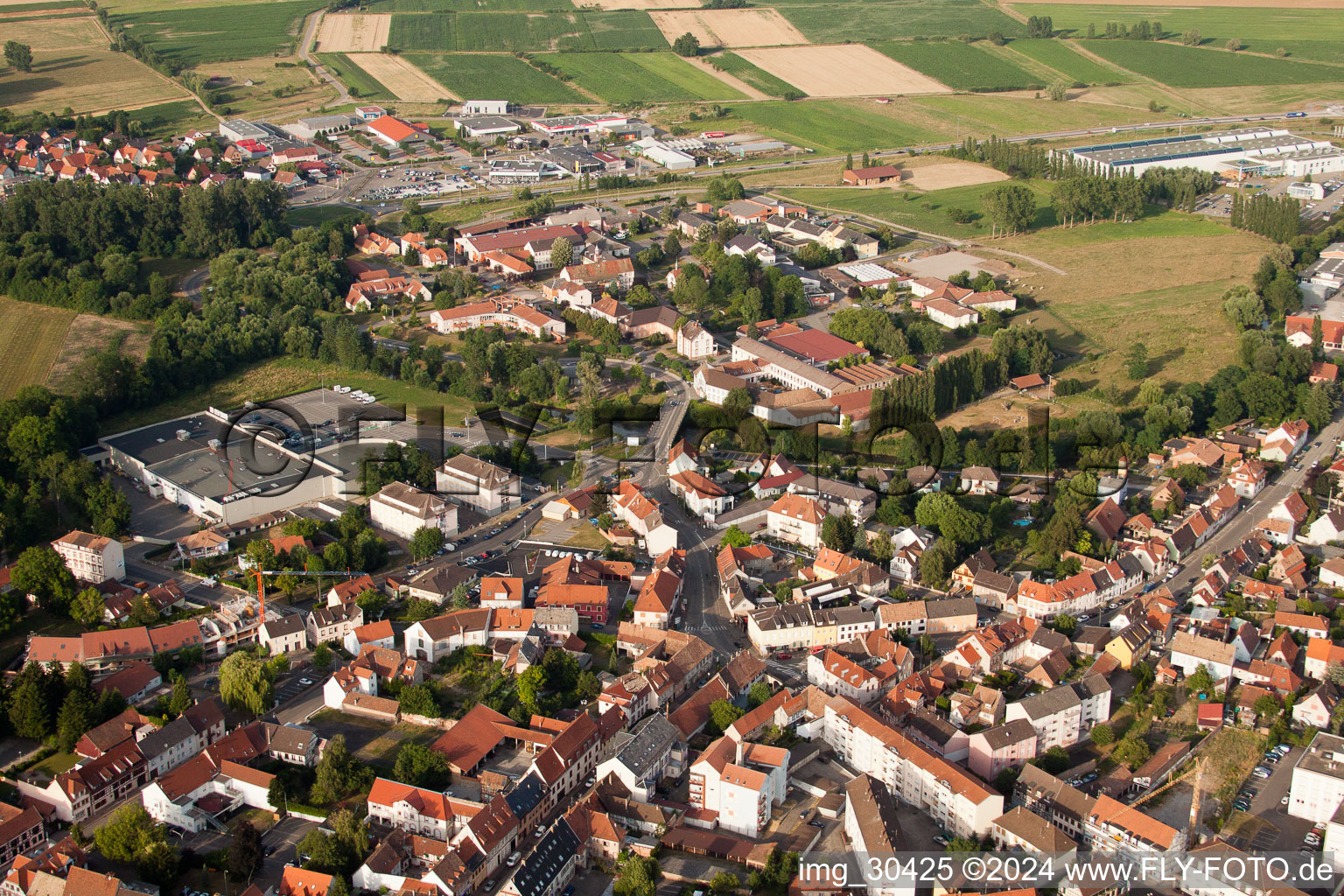 Bischwiller im Bundesland Bas-Rhin, Frankreich aus der Luft betrachtet