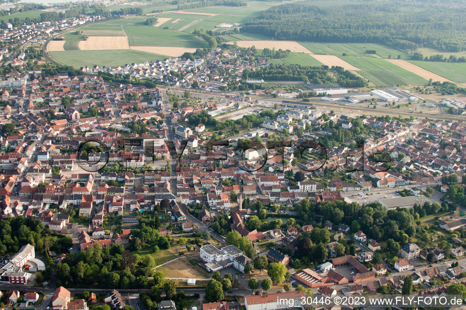 Luftaufnahme von Bischwiller von Norden im Bundesland Bas-Rhin, Frankreich