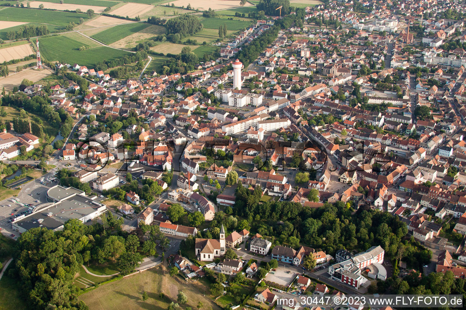 Schrägluftbild von Bischwiller von Norden im Bundesland Bas-Rhin, Frankreich