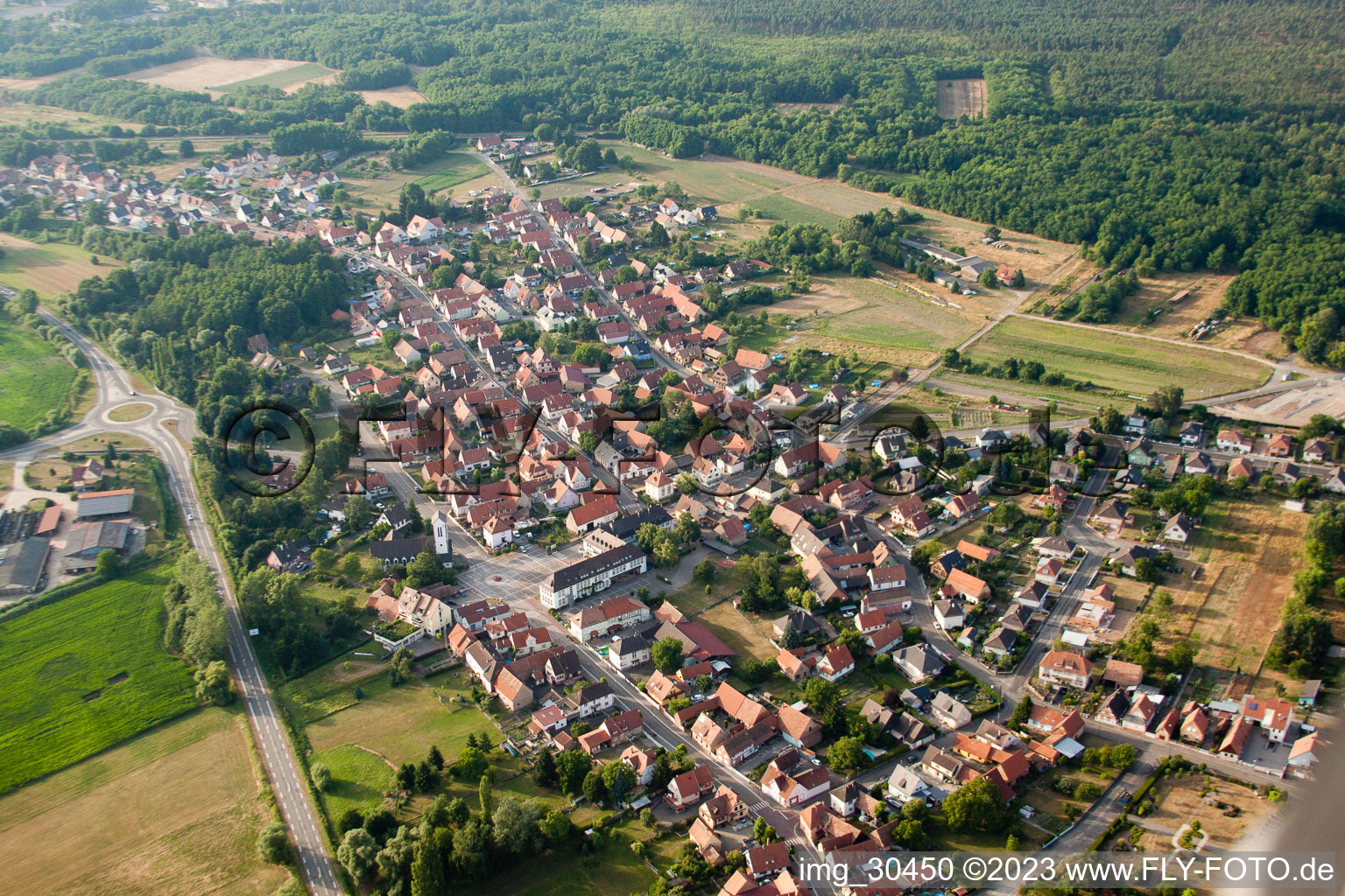 Oberhoffen-sur-Moder im Bundesland Bas-Rhin, Frankreich aus der Luft
