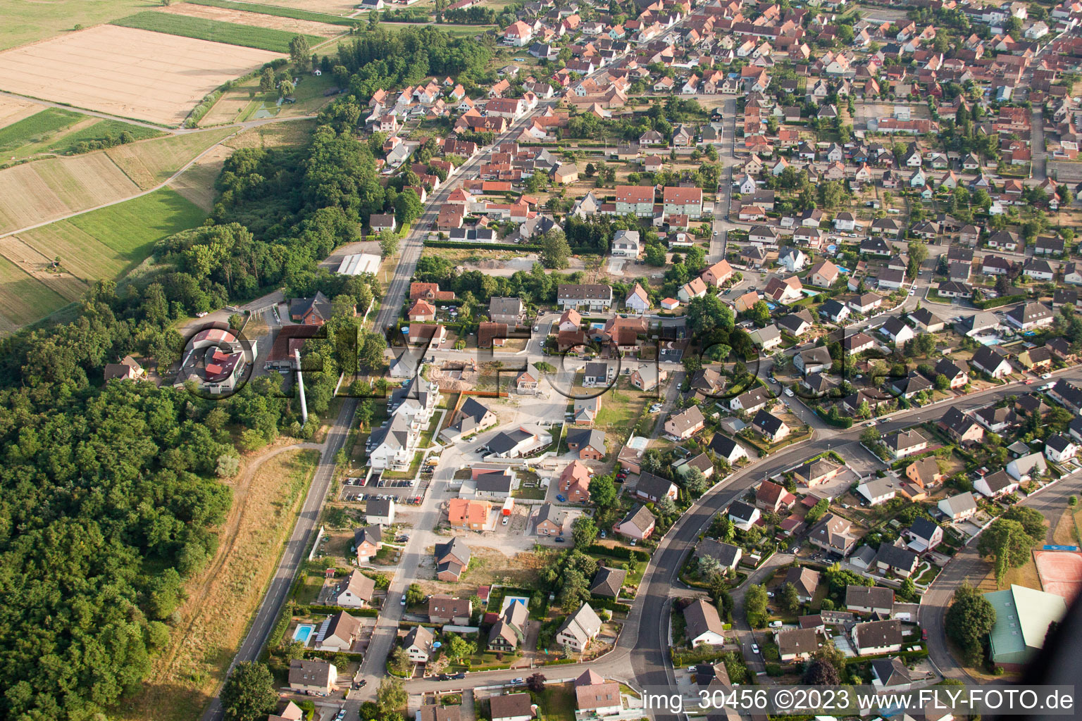 Drohnenaufname von Oberhoffen-sur-Moder im Bundesland Bas-Rhin, Frankreich