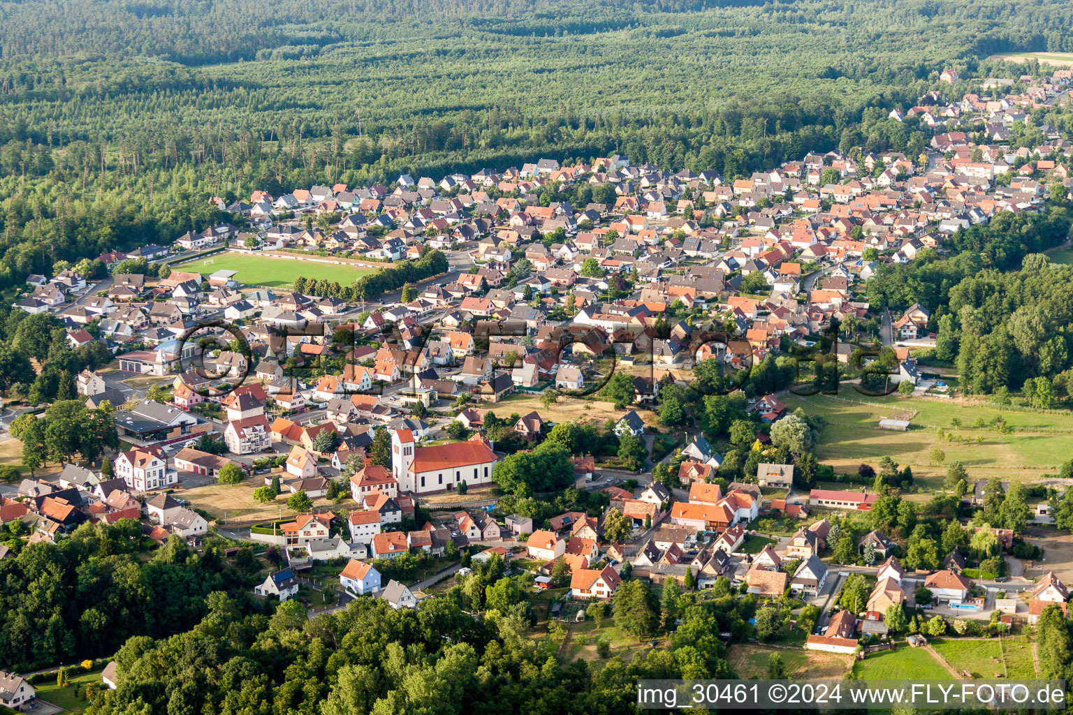 Schrägluftbild von Dorf - Ansicht in Schirrhein in Grand Est im Bundesland Bas-Rhin, Frankreich