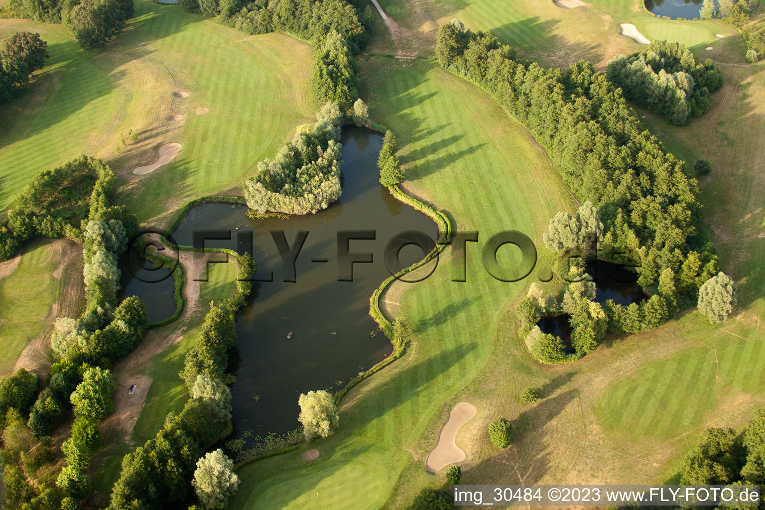 Soufflenheim , Golfclub Soufflenheim Baden-Baden im Bundesland Bas-Rhin, Frankreich aus der Drohnenperspektive