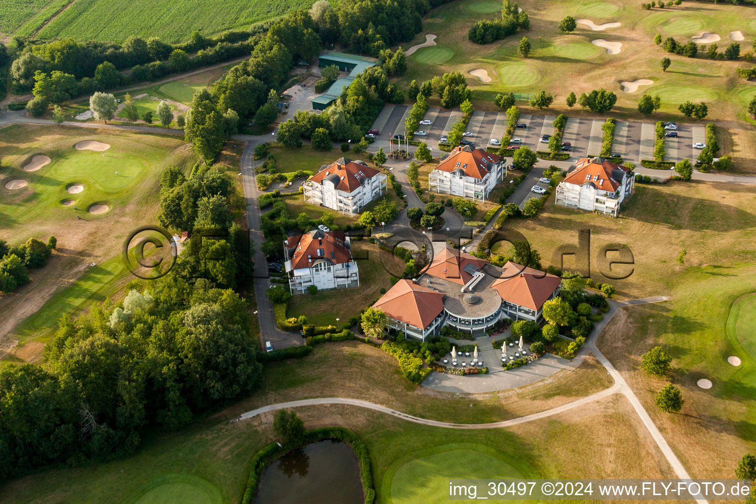 Luftbild von Restaurant des Golfclub Soufflenheim Baden-Baden in Soufflenheim in Grand Est im Bundesland Bas-Rhin, Frankreich