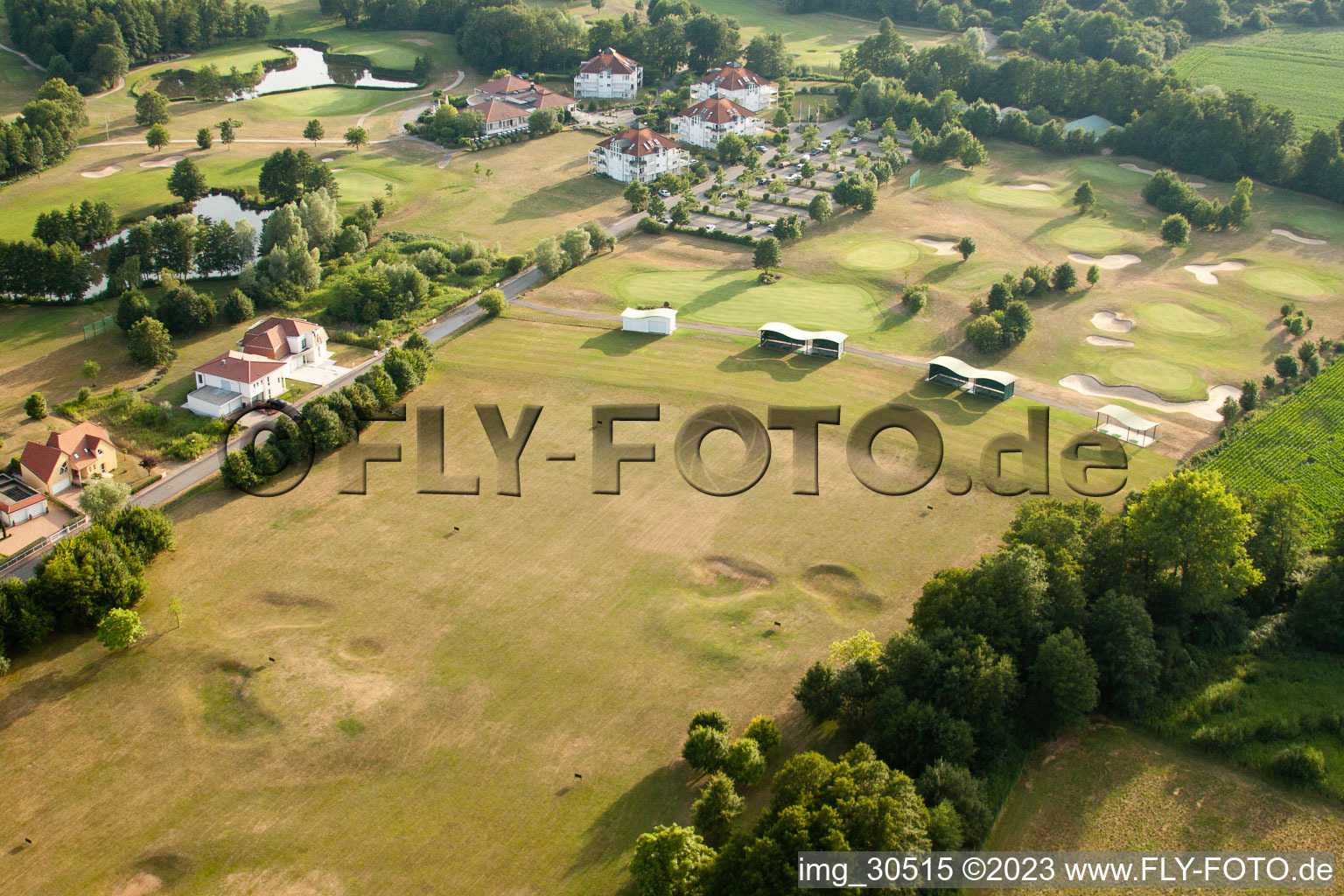 Drohnenaufname von Soufflenheim , Golfclub Soufflenheim Baden-Baden im Bundesland Bas-Rhin, Frankreich